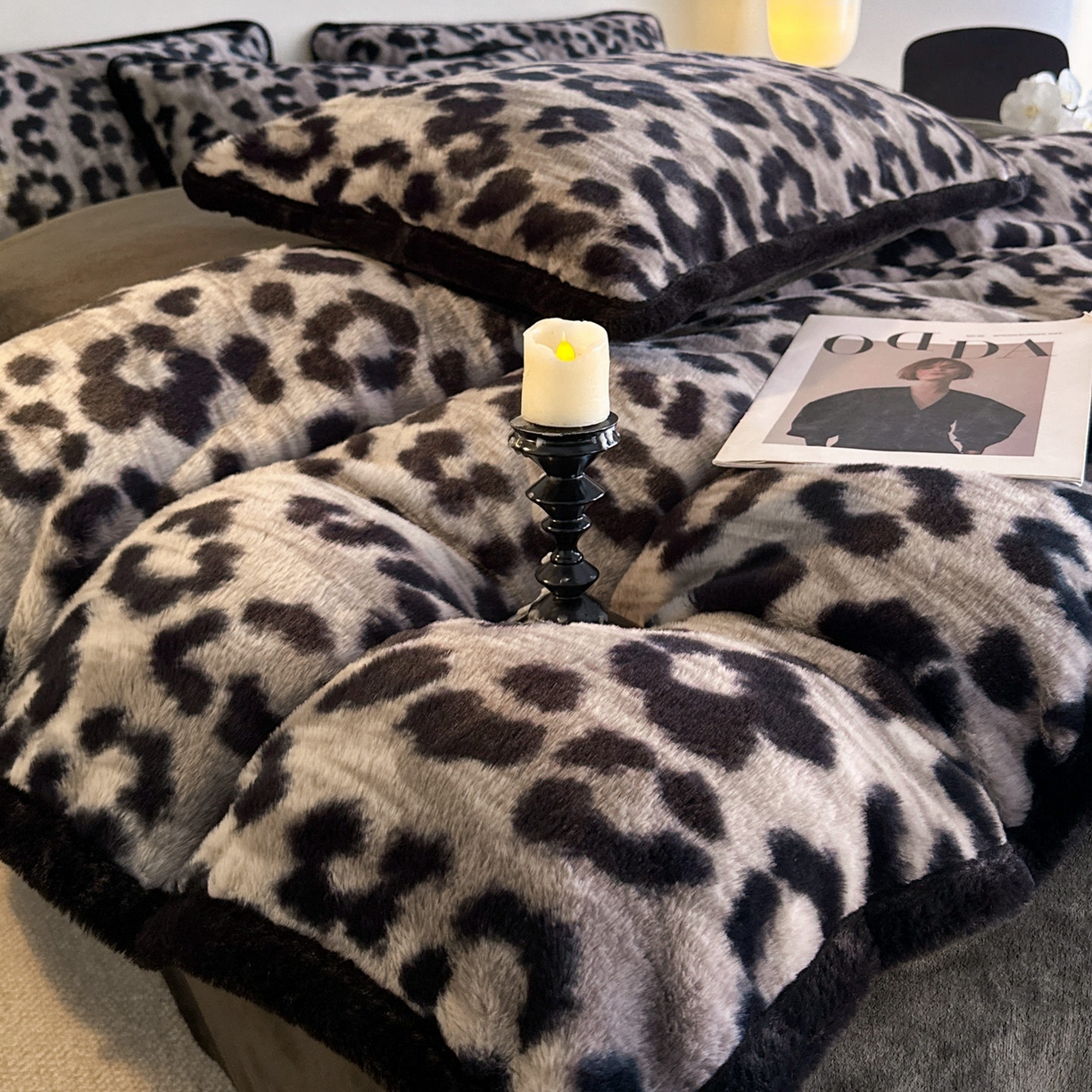 91家纺网 家纺一手货源 找家纺 梵克保罗 2025秋冬新款加厚8斤包边款美拉德仿兔毛皮草牛奶绒四件套 美拉德包边款-浪漫雪豹