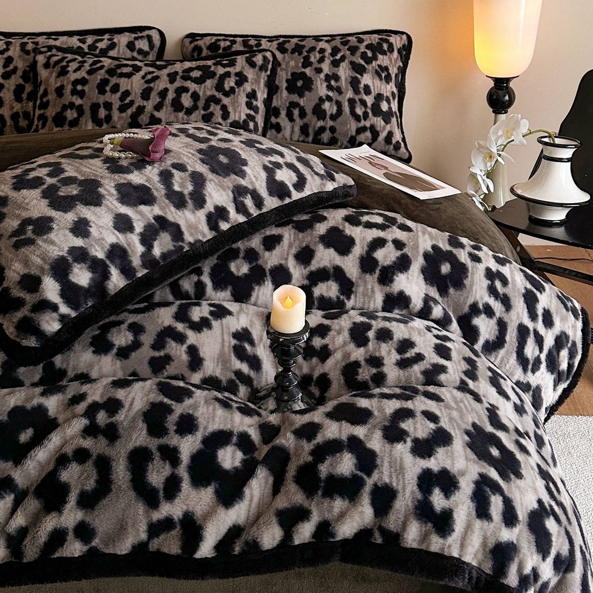 91家纺网 家纺一手货源 找家纺 梵克保罗 2025秋冬新款加厚8斤包边款美拉德仿兔毛皮草牛奶绒四件套 美拉德包边款-浪漫雪豹