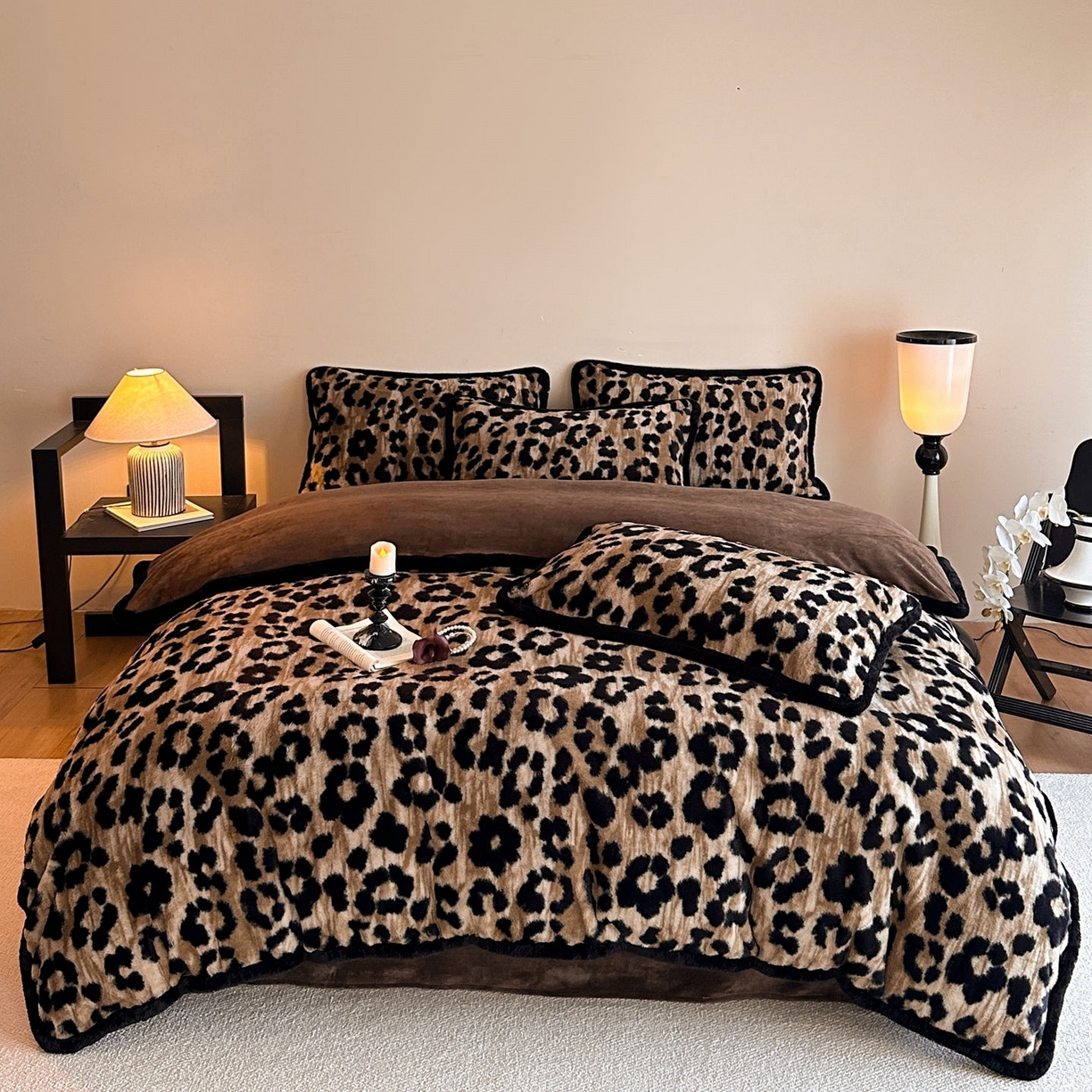 91家纺网 家纺一手货源 找家纺 梵克保罗 2025秋冬新款加厚8斤包边款美拉德仿兔毛皮草牛奶绒四件套 美拉德包边款-鎏金豹迹