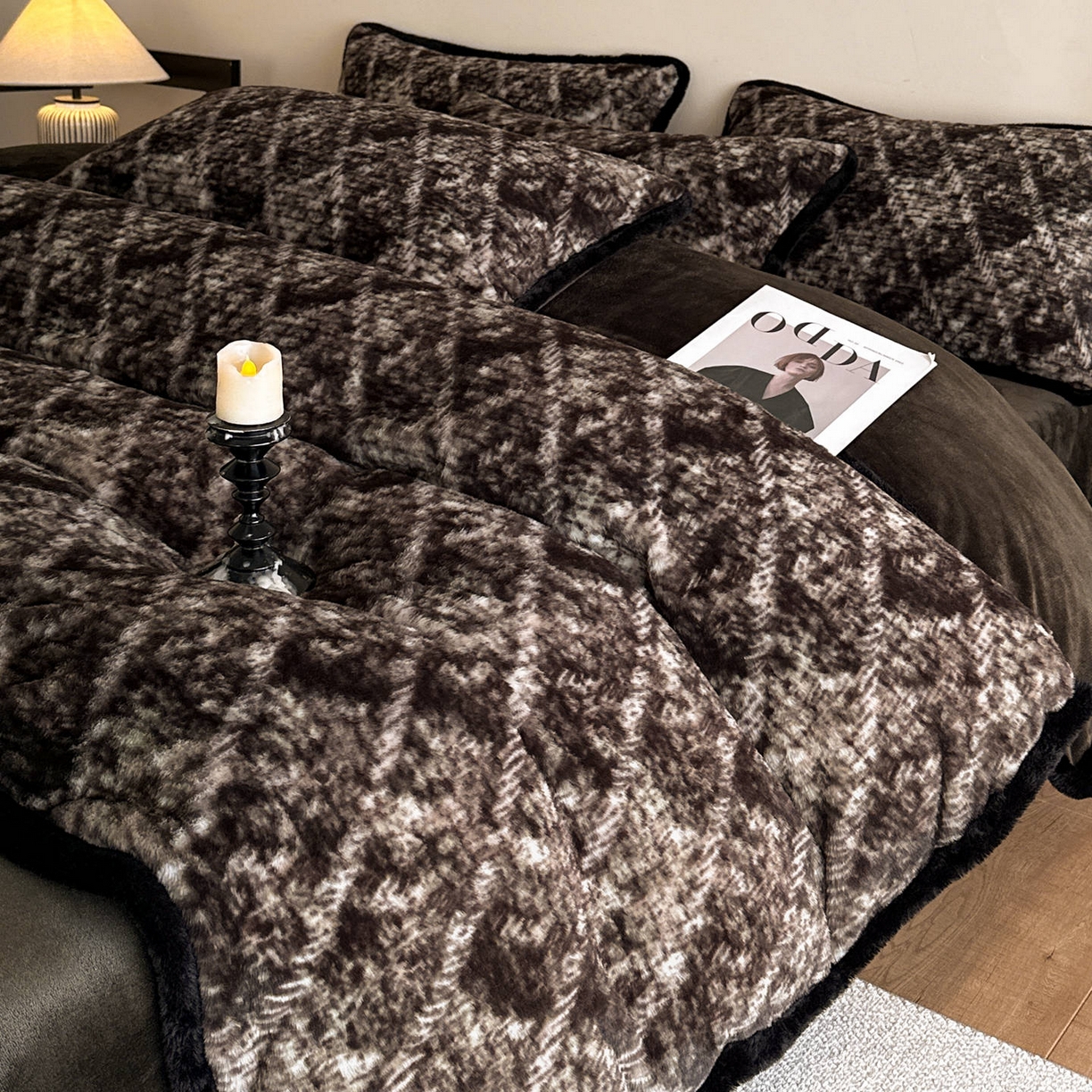 91家纺网 家纺一手货源 找家纺 梵克保罗 2025秋冬新款加厚8斤包边款美拉德仿兔毛皮草牛奶绒四件套 美拉德包边款-绿野仙踪