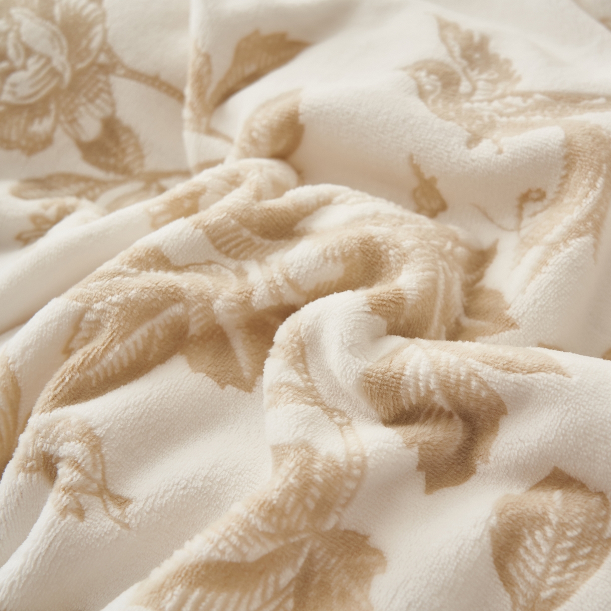 91家纺网 家纺一手货源 找家纺 寐绸家纺 2025秋冬新款230g牛奶绒染色雕花四件套 雕花四件套-玛雅