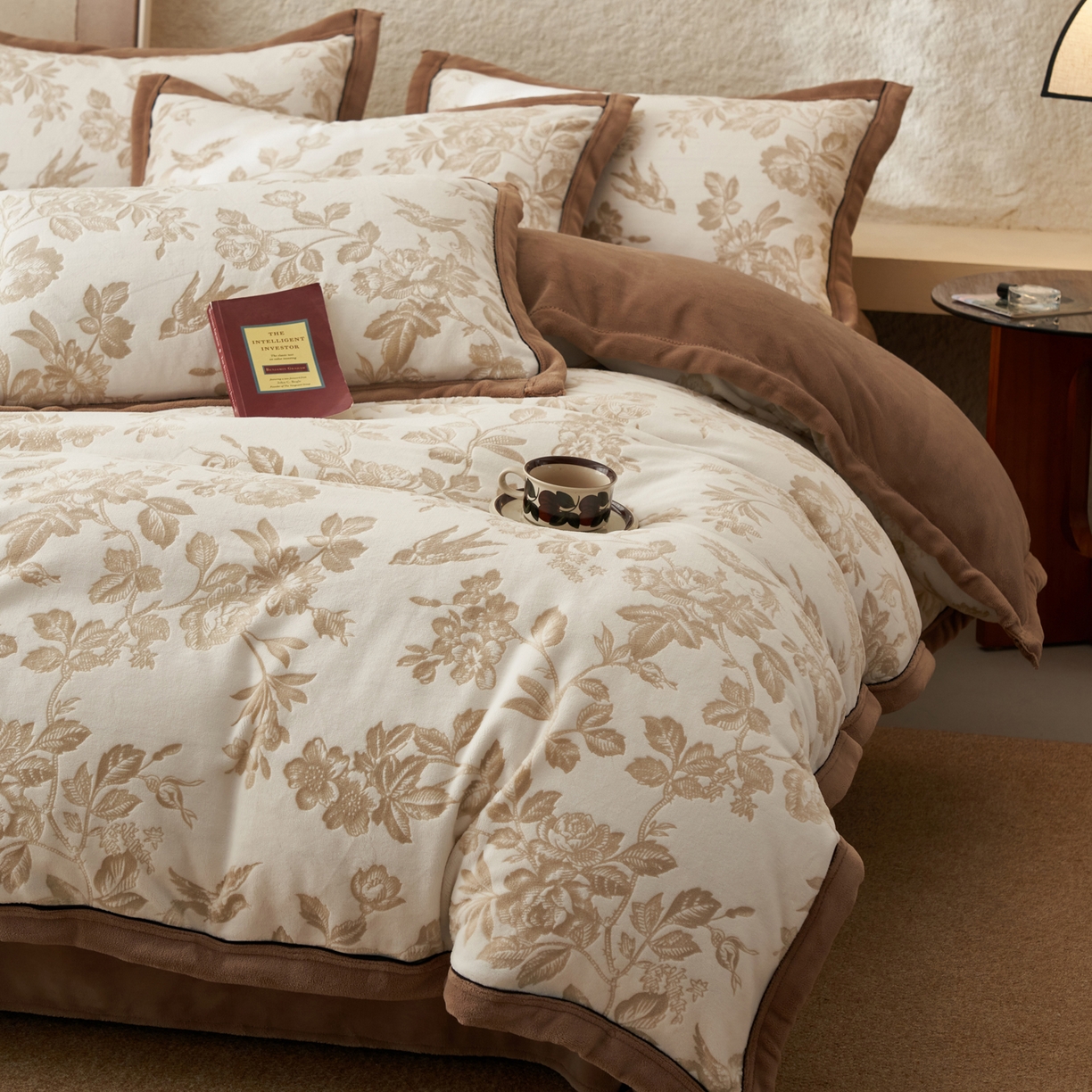 91家纺网 家纺一手货源 找家纺 寐绸家纺 2025秋冬新款230g牛奶绒染色雕花四件套 雕花四件套-玛雅