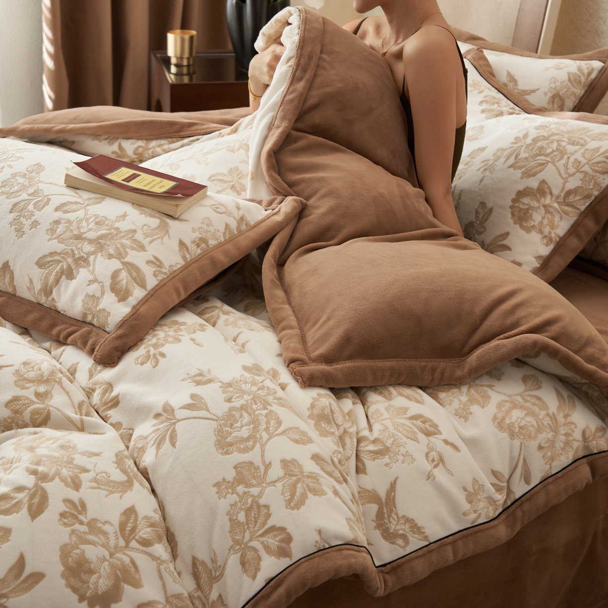 91家纺网 家纺一手货源 找家纺 寐绸家纺 2025秋冬新款230g牛奶绒染色雕花四件套 雕花四件套-玛雅