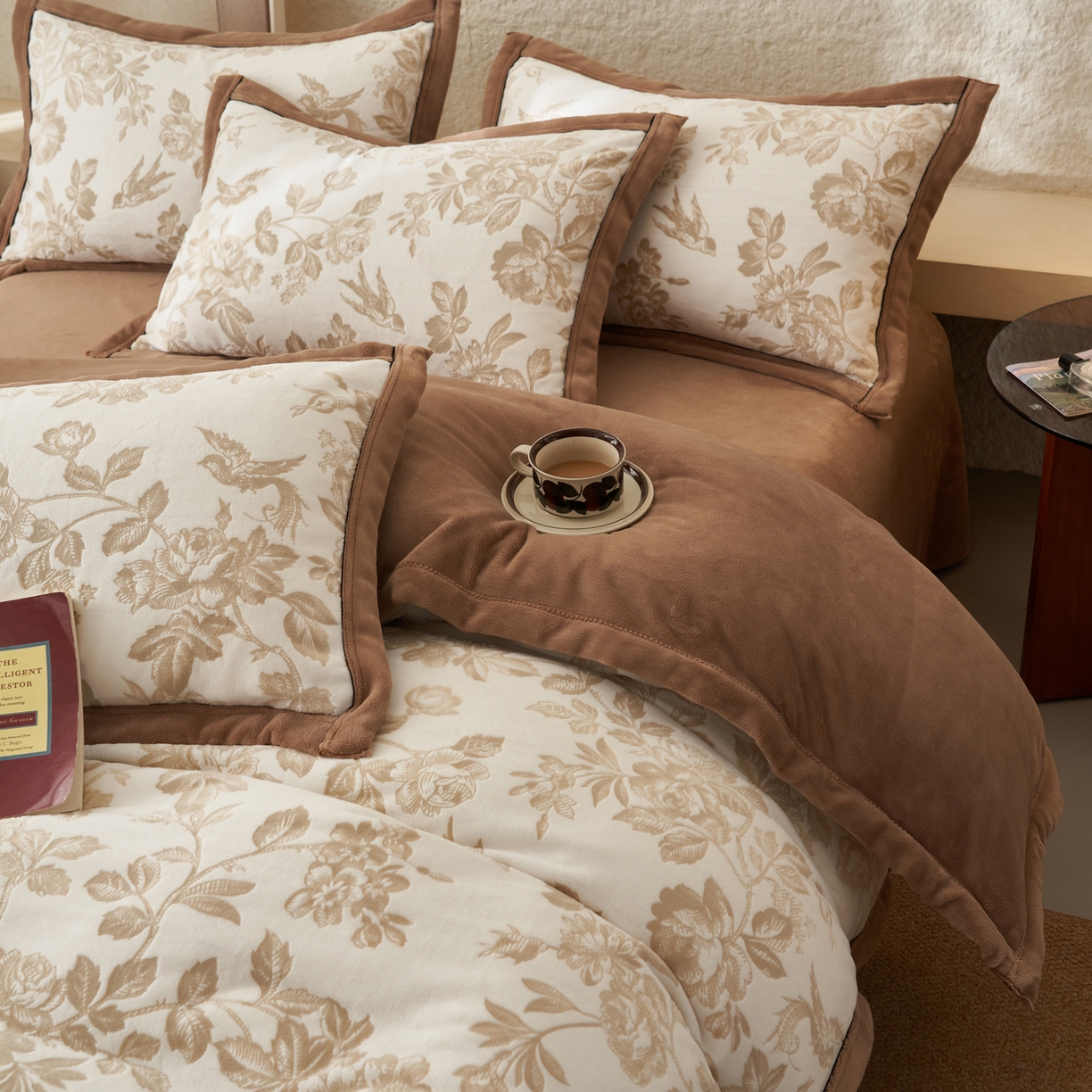 91家纺网 家纺一手货源 找家纺 寐绸家纺 2025秋冬新款230g牛奶绒染色雕花四件套 雕花四件套-玛雅