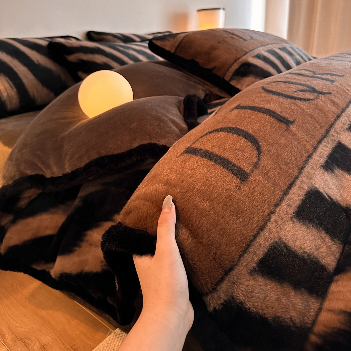 梵克保罗 2025秋冬新款加厚8斤包边款美拉德仿兔毛皮草牛奶绒四件套 美拉德包边款-魅影