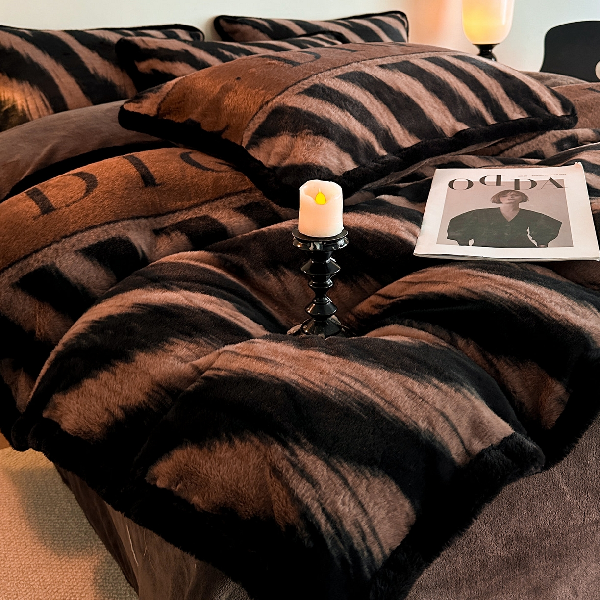 91家纺网 家纺一手货源 找家纺 梵克保罗 2025秋冬新款加厚8斤包边款美拉德仿兔毛皮草牛奶绒四件套 美拉德包边款-魅影