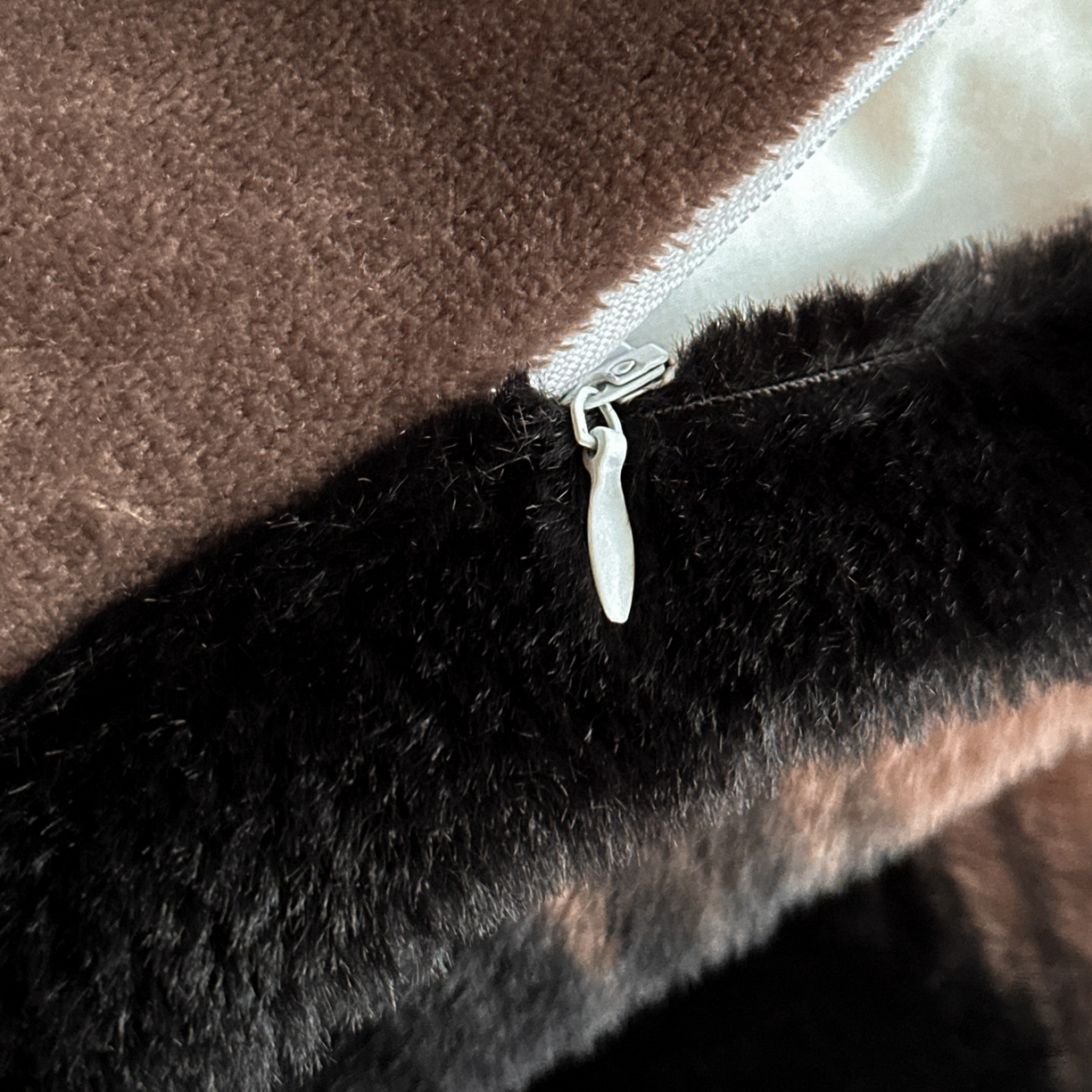 91家纺网 家纺一手货源 找家纺 梵克保罗 2025秋冬新款加厚8斤包边款美拉德仿兔毛皮草牛奶绒四件套 美拉德包边款-魅影