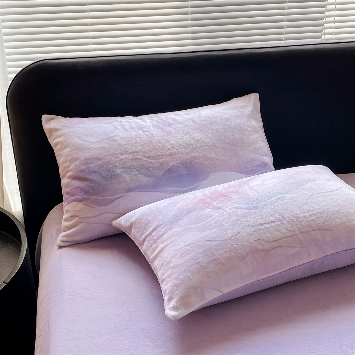 91家纺网 家纺一手货源 找家纺 本制 2025秋冬新款牛奶绒印花四件套 流年（紫）-风铃紫