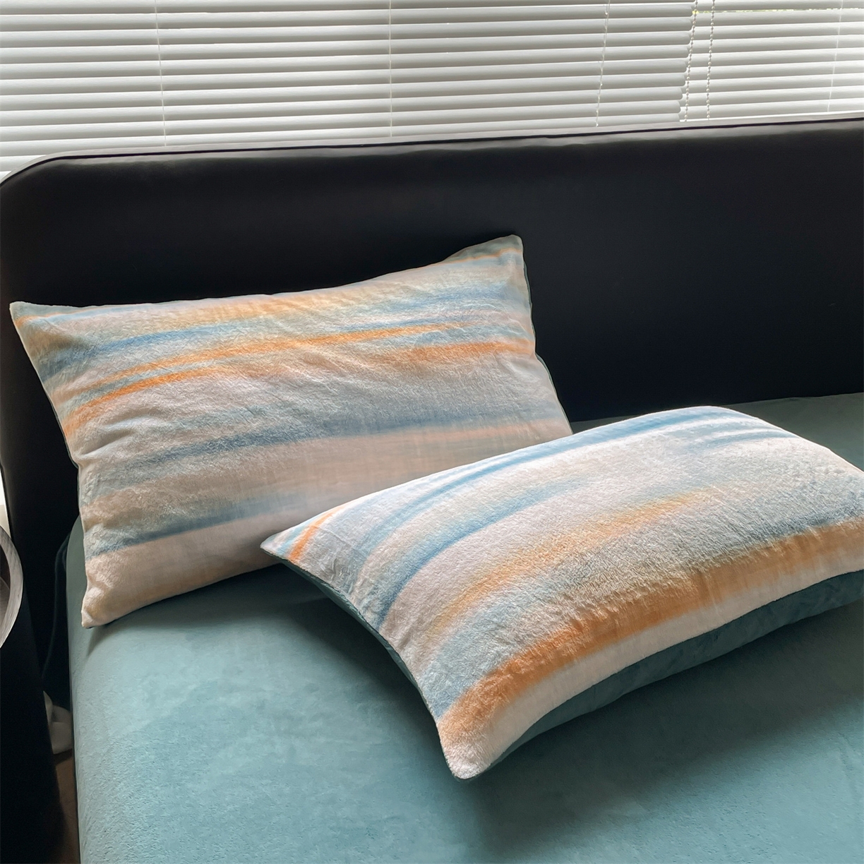 91家纺网 家纺一手货源 找家纺 本制 2025秋冬新款牛奶绒印花四件套 晨曦-里昂蓝