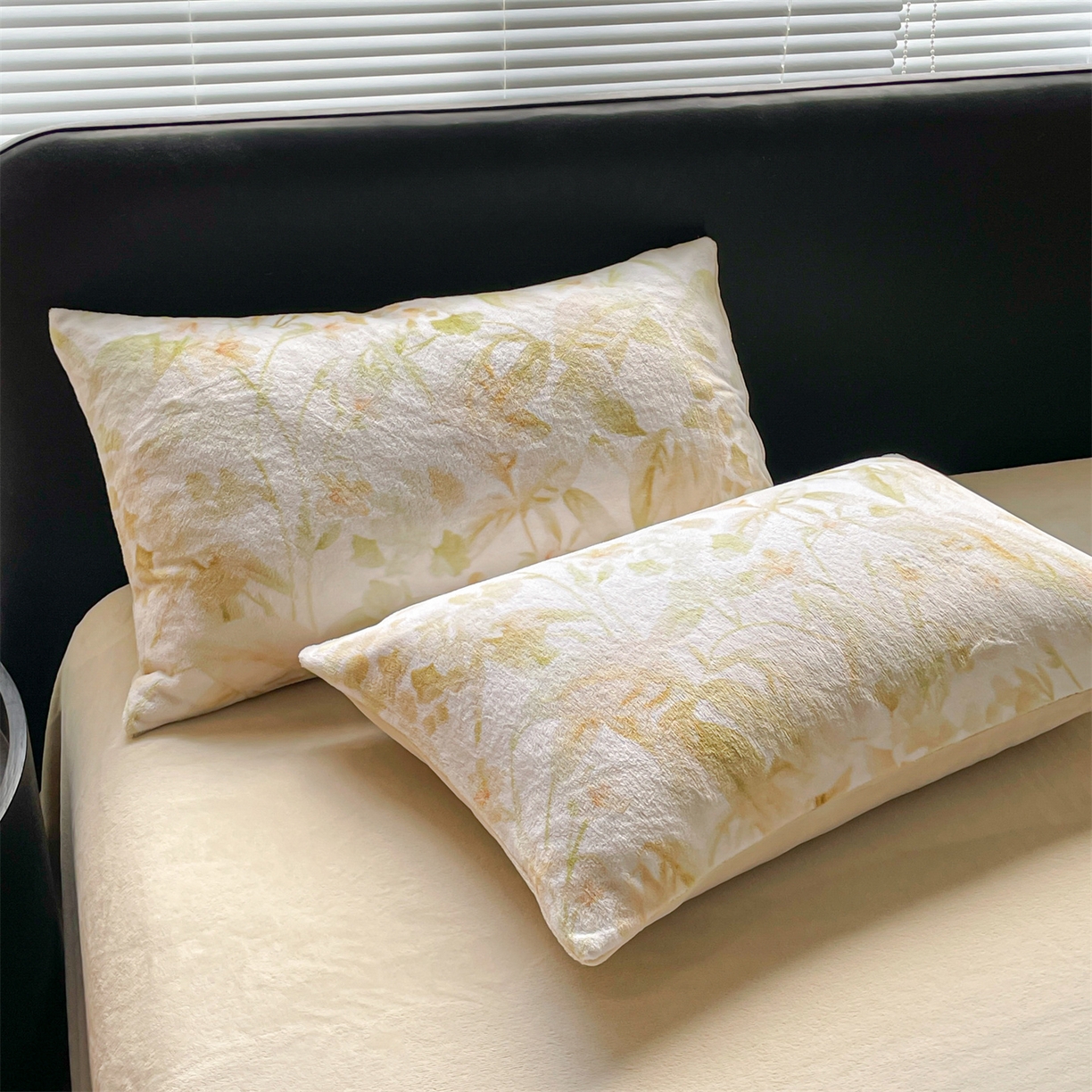 91家纺网 家纺一手货源 找家纺 本制 2025秋冬新款牛奶绒印花四件套 秘境-奶茶