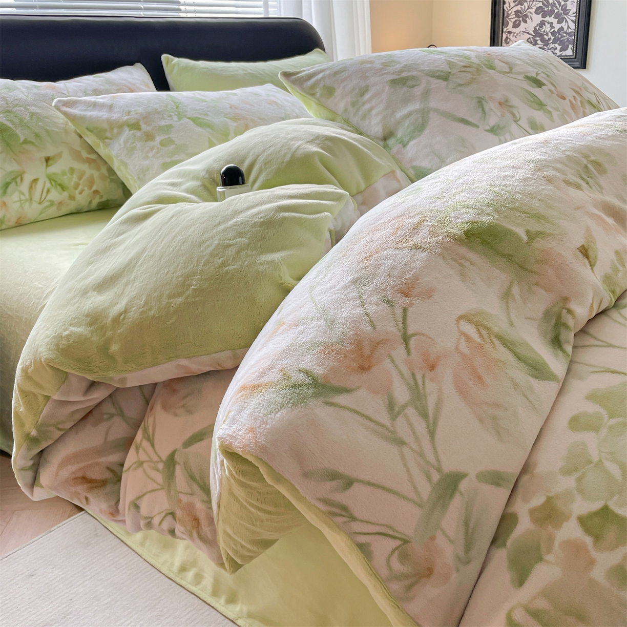 91家纺网 家纺一手货源 找家纺 本制 2025秋冬新款牛奶绒印花四件套 秘境（绿）-桉树绿