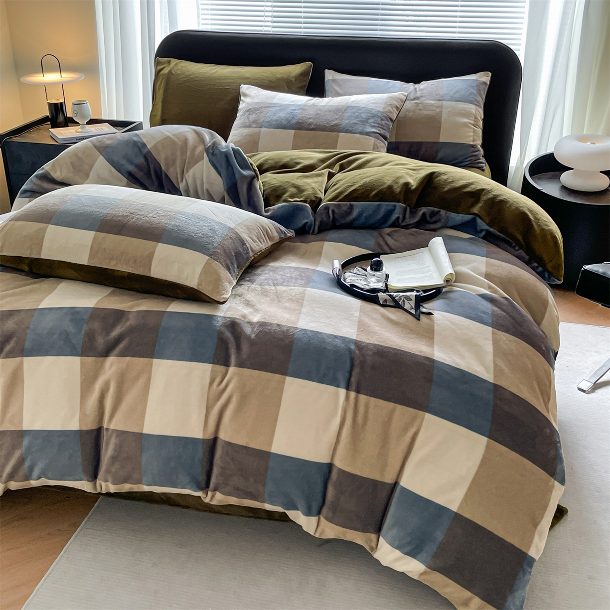 91家纺网 家纺一手货源 找家纺 本制 2025秋冬新款牛奶绒印花四件套 墨蓝-伯爵绿