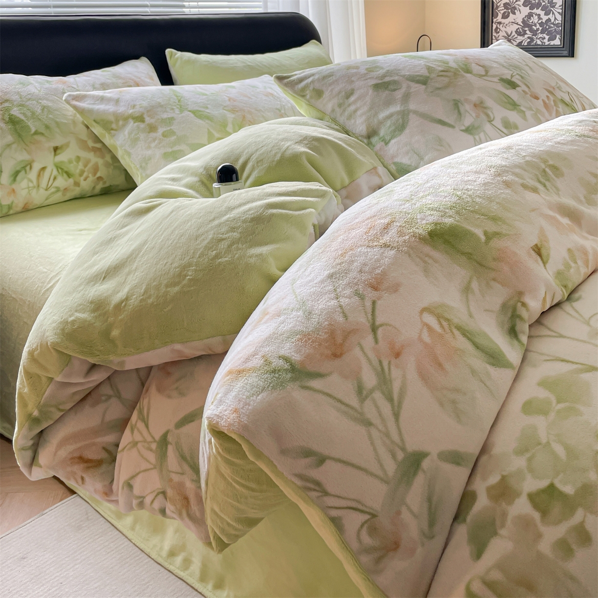 91家纺网 家纺一手货源 找家纺 本制 2025秋冬新款牛奶绒印花四件套 秘境（绿）-桉树绿