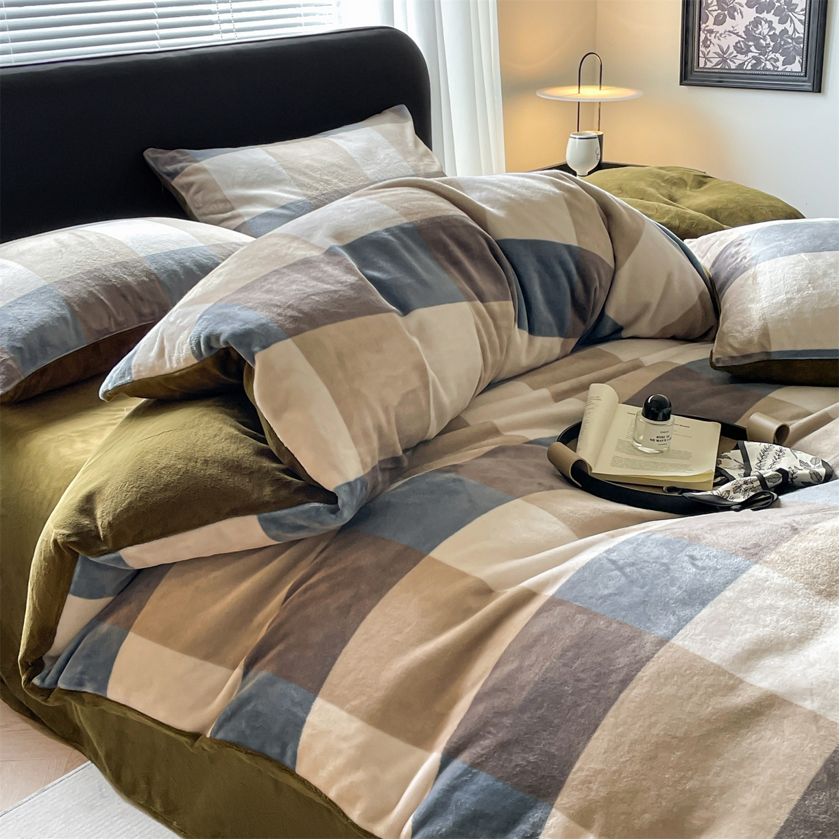 91家纺网 家纺一手货源 找家纺 本制 2025秋冬新款牛奶绒印花四件套 墨蓝-伯爵绿