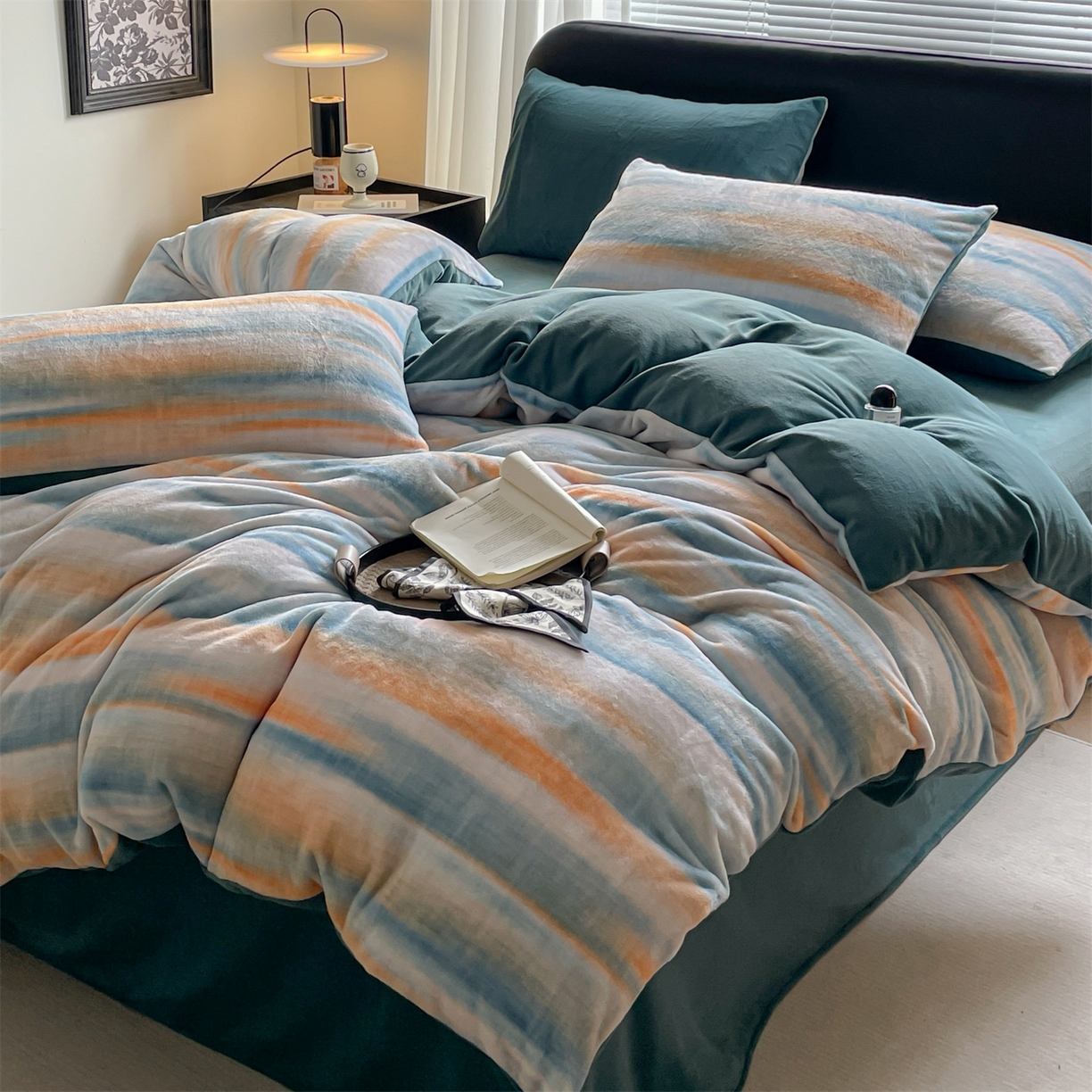 91家纺网 家纺一手货源 找家纺 本制 2025秋冬新款牛奶绒印花四件套 晨曦-里昂蓝