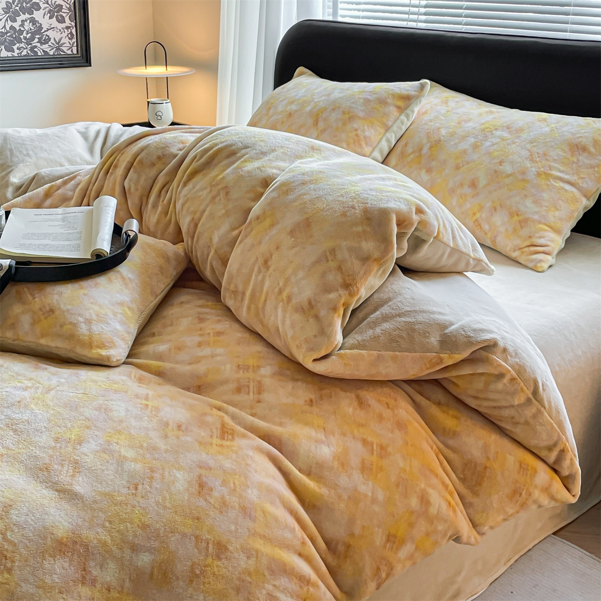 91家纺网 家纺一手货源 找家纺 本制 2025秋冬新款牛奶绒印花四件套 晨光-奶茶