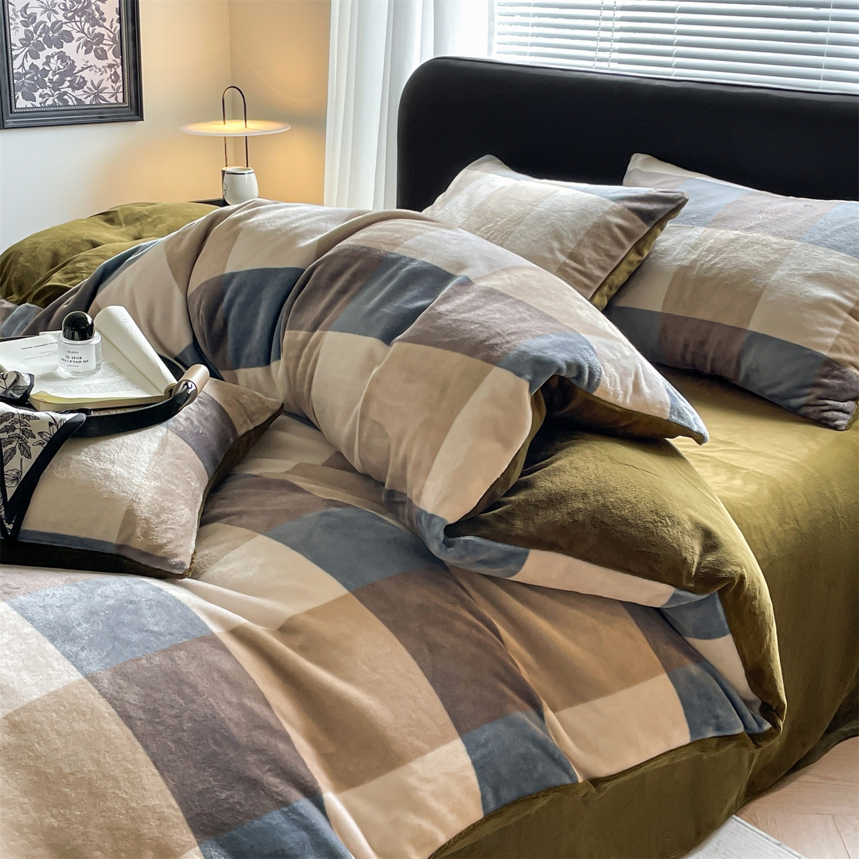 91家纺网 家纺一手货源 找家纺 本制 2025秋冬新款牛奶绒印花四件套 墨蓝-伯爵绿