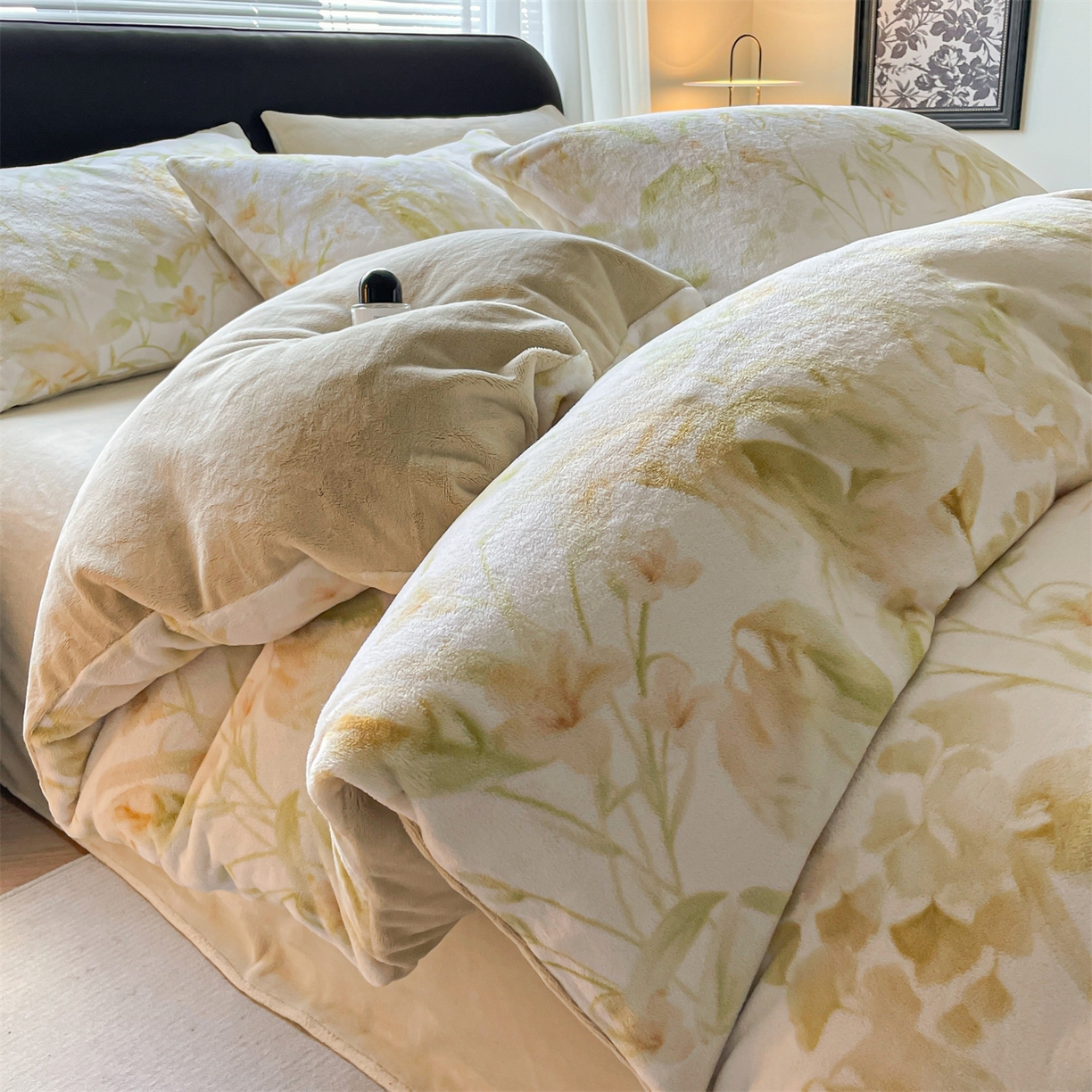 91家纺网 家纺一手货源 找家纺 本制 2025秋冬新款牛奶绒印花四件套 秘境-奶茶