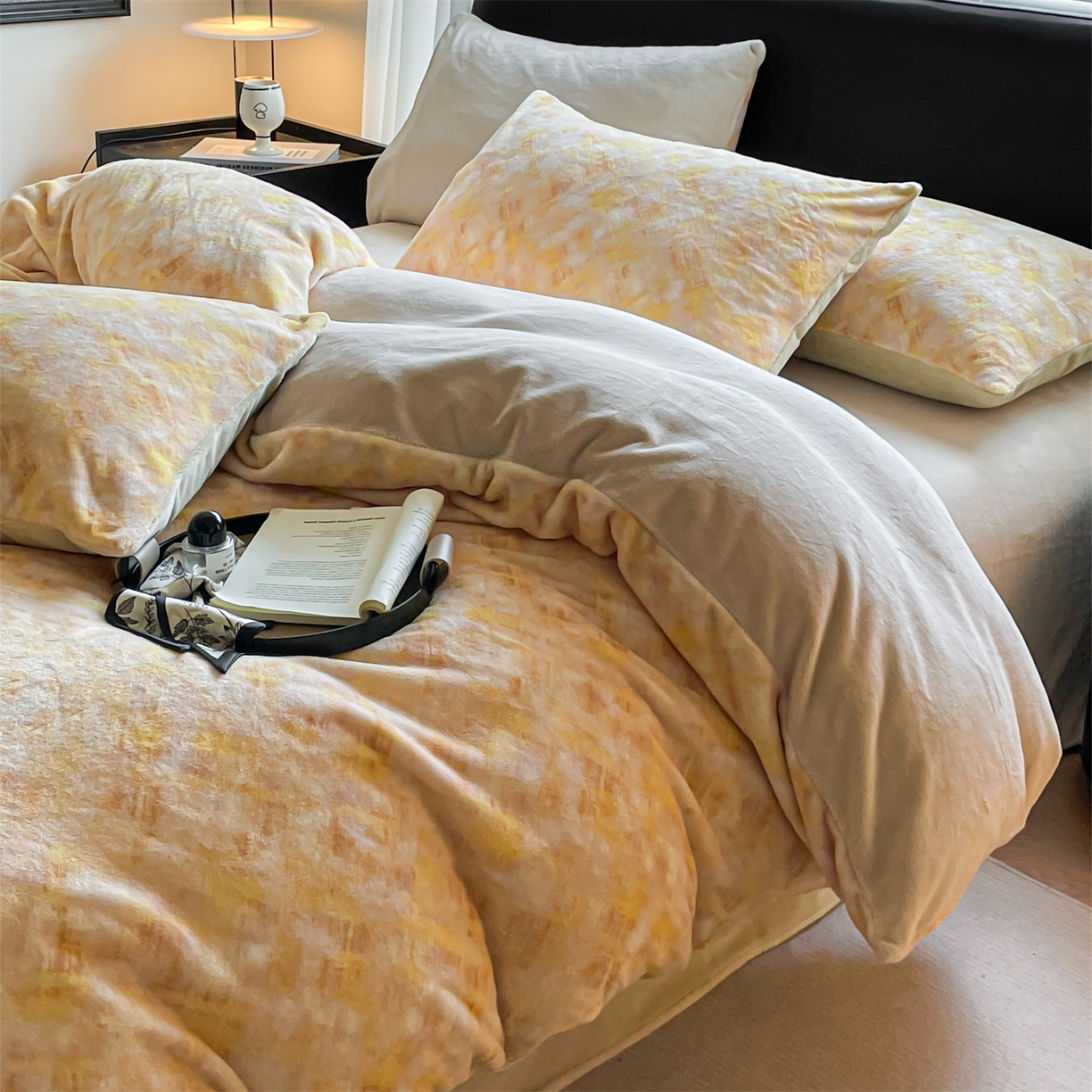 91家纺网 家纺一手货源 找家纺 本制 2025秋冬新款牛奶绒印花四件套 晨光-奶茶