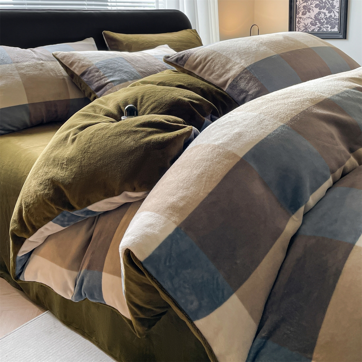 91家纺网 家纺一手货源 找家纺 本制 2025秋冬新款牛奶绒印花四件套 墨蓝-伯爵绿