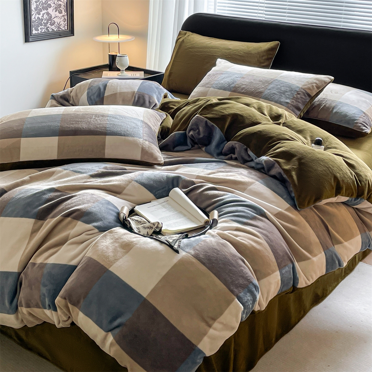 91家纺网 家纺一手货源 找家纺 本制 2025秋冬新款牛奶绒印花四件套 墨蓝-伯爵绿