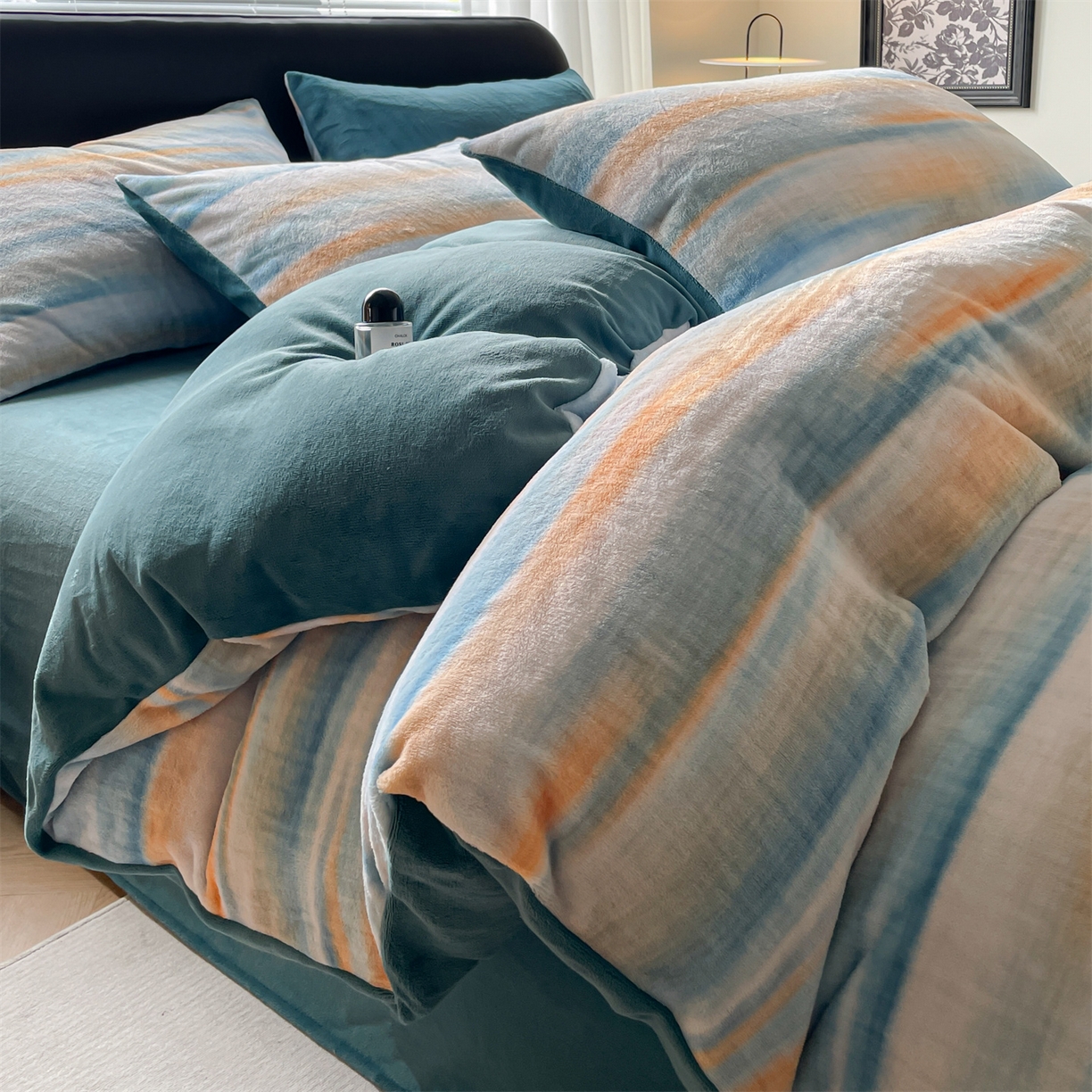 91家纺网 家纺一手货源 找家纺 本制 2025秋冬新款牛奶绒印花四件套 晨曦-里昂蓝