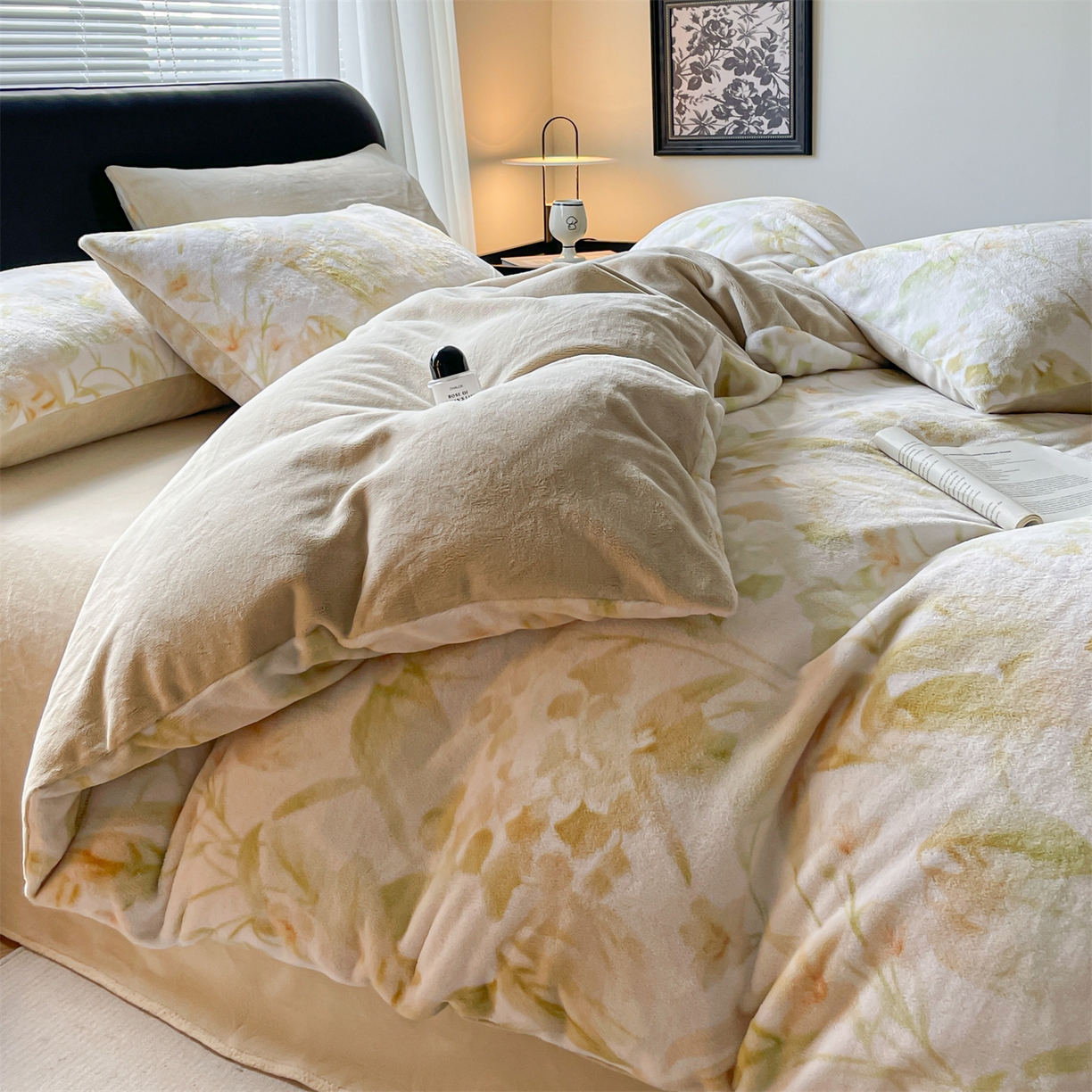 91家纺网 家纺一手货源 找家纺 本制 2025秋冬新款牛奶绒印花四件套 秘境-奶茶