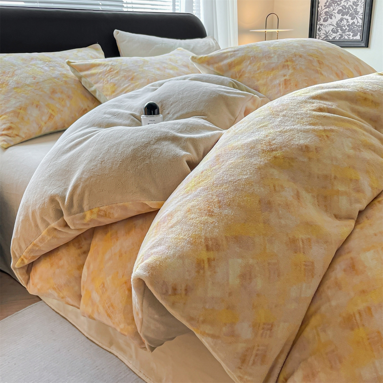 91家纺网 家纺一手货源 找家纺 本制 2025秋冬新款牛奶绒印花四件套 晨光-奶茶