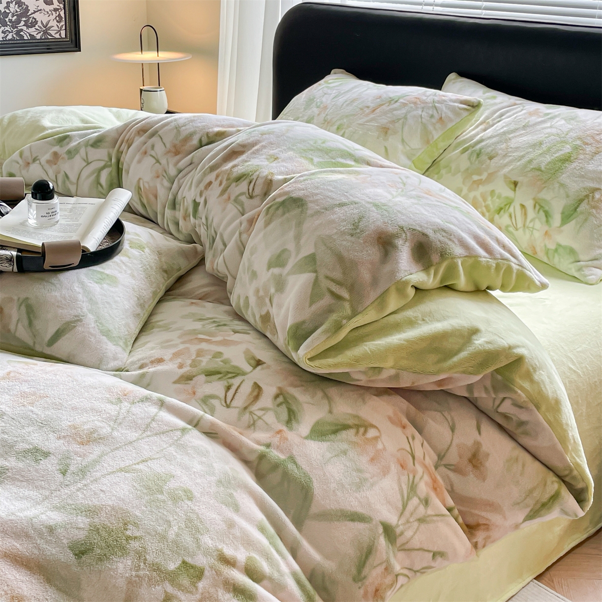 91家纺网 家纺一手货源 找家纺 本制 2025秋冬新款牛奶绒印花四件套 秘境（绿）-桉树绿