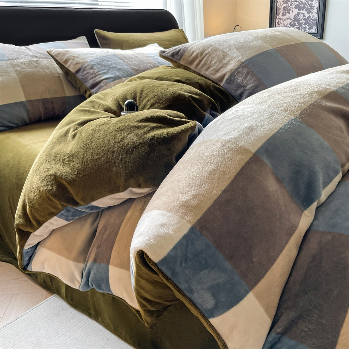 91家纺网 家纺一手货源 找家纺 本制 2025秋冬新款牛奶绒印花四件套 墨蓝-伯爵绿