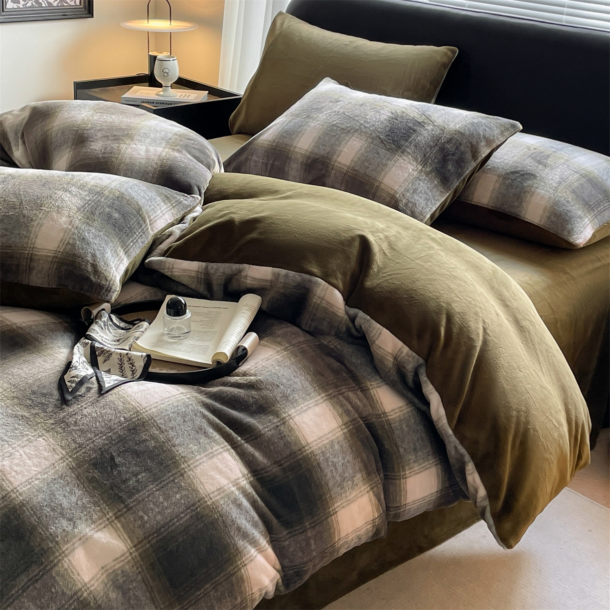 91家纺网 家纺一手货源 找家纺 本制 2025秋冬新款牛奶绒印花四件套 复古绿格-伯爵绿