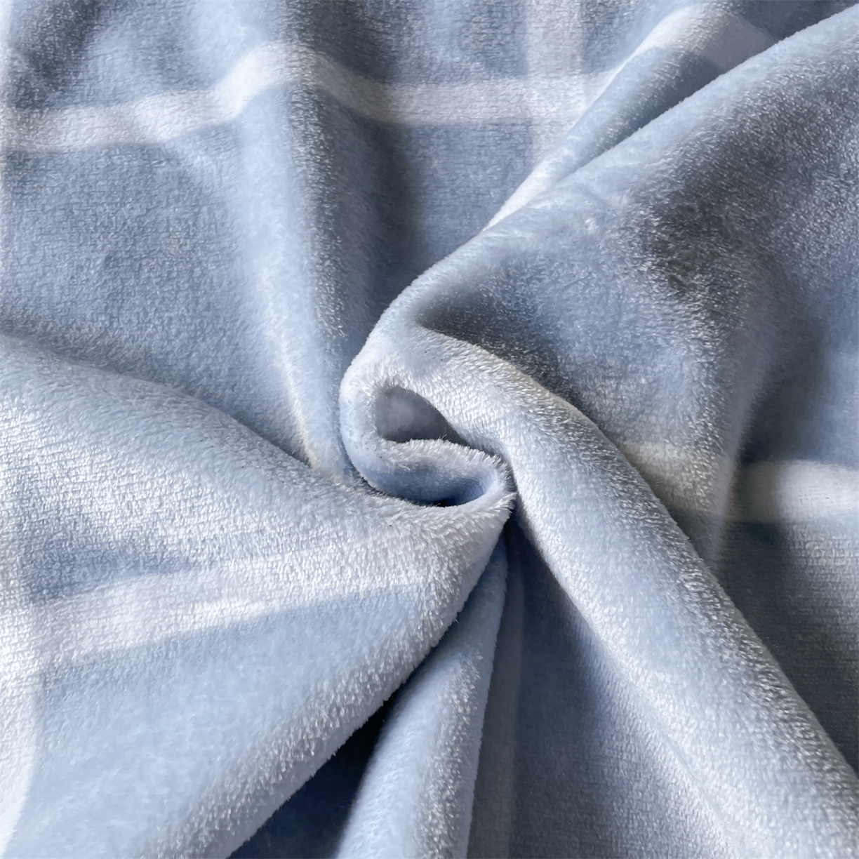 91家纺网 家纺一手货源 找家纺 本制 2025秋冬新款牛奶绒印花四件套 蓝色格调-深灰