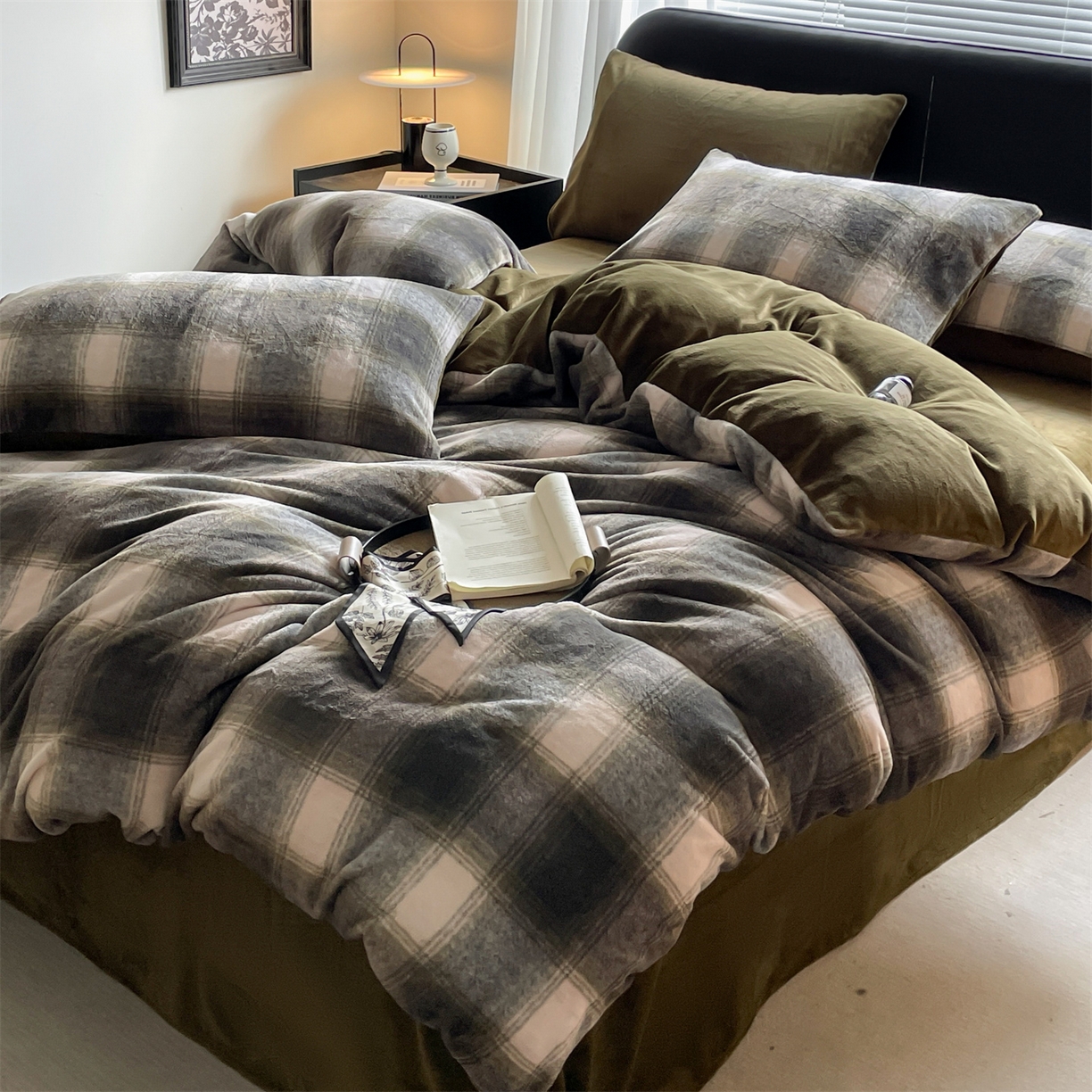 91家纺网 家纺一手货源 找家纺 本制 2025秋冬新款牛奶绒印花四件套 复古绿格-伯爵绿