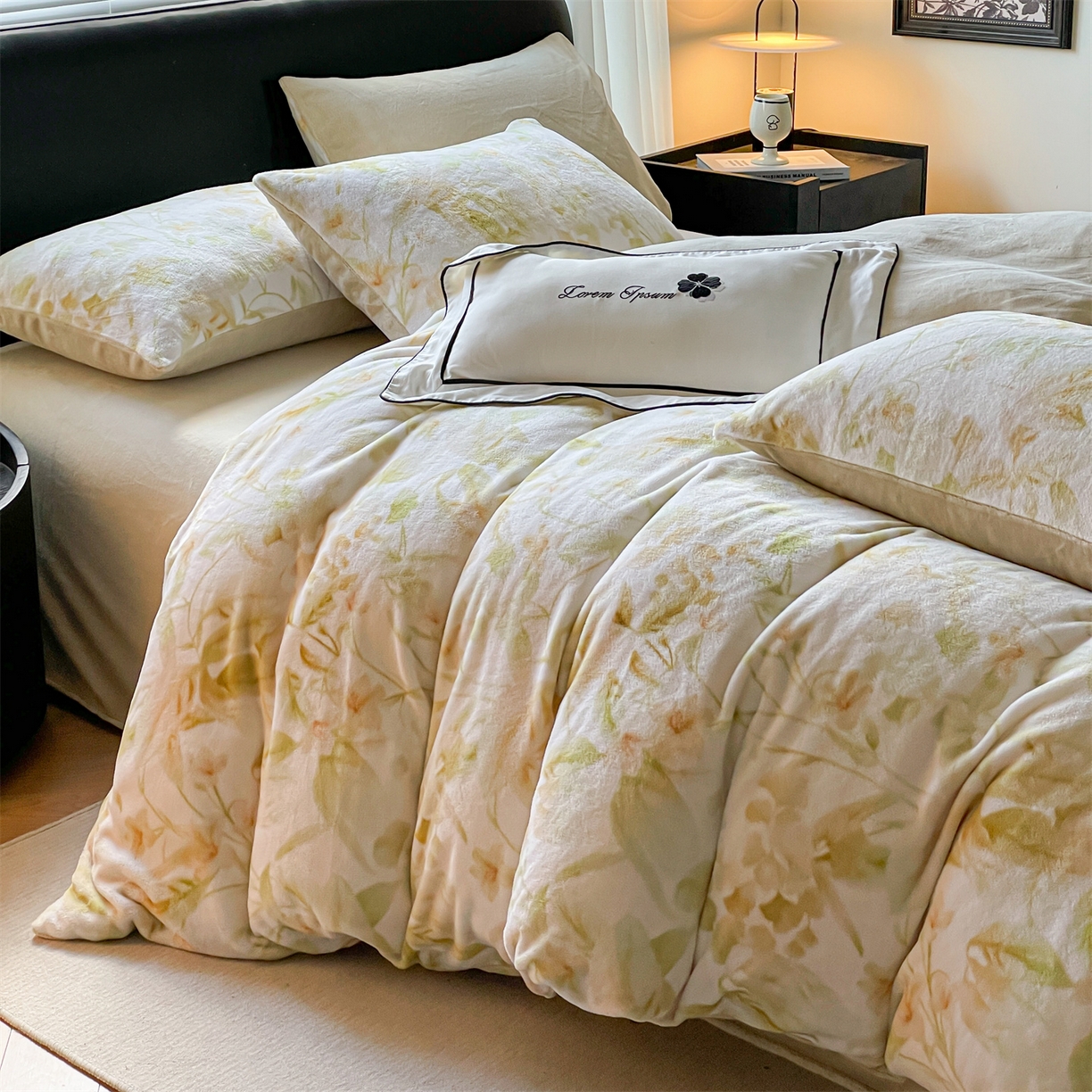 91家纺网 家纺一手货源 找家纺 本制 2025秋冬新款牛奶绒印花四件套 秘境-奶茶