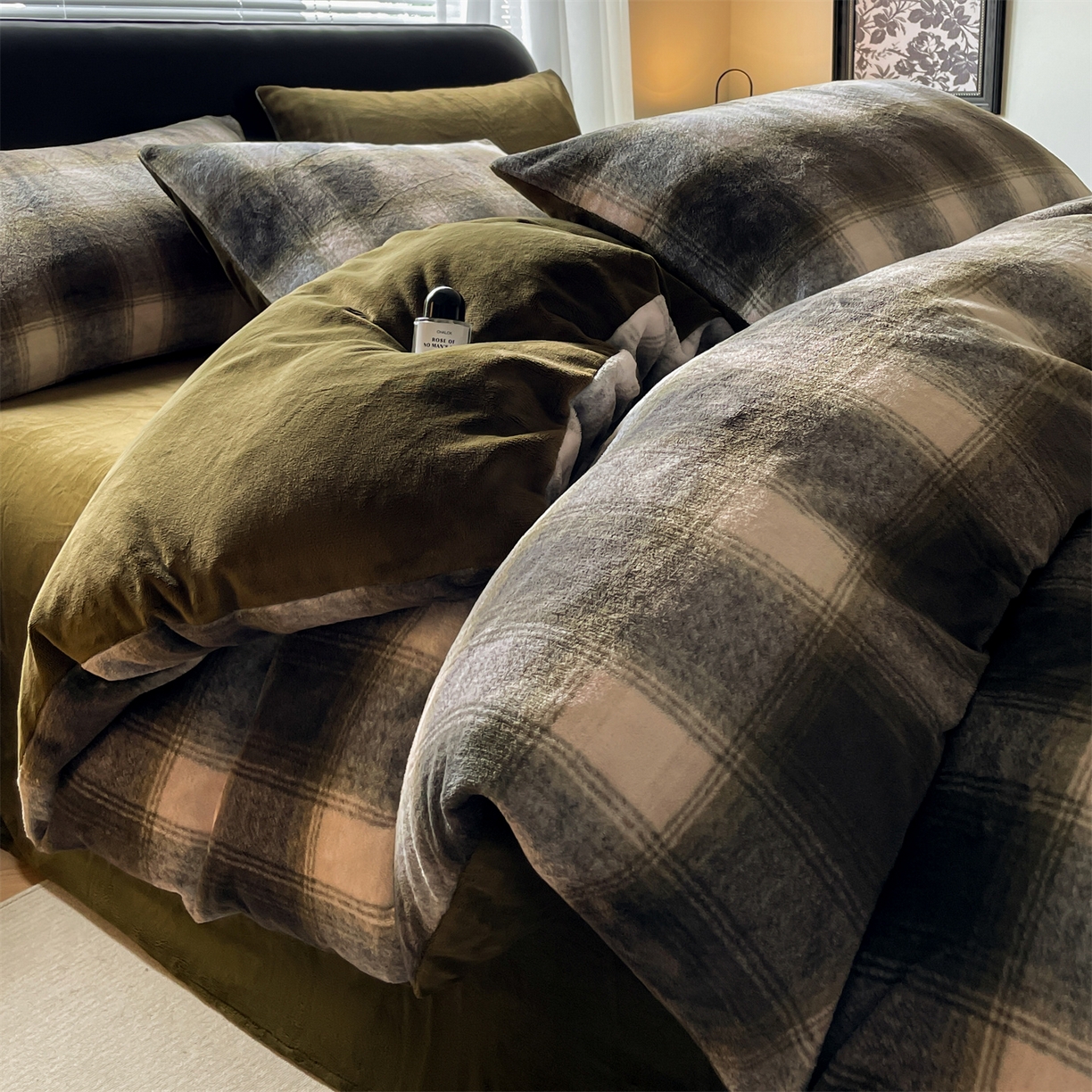 91家纺网 家纺一手货源 找家纺 本制 2025秋冬新款牛奶绒印花四件套 复古绿格-伯爵绿