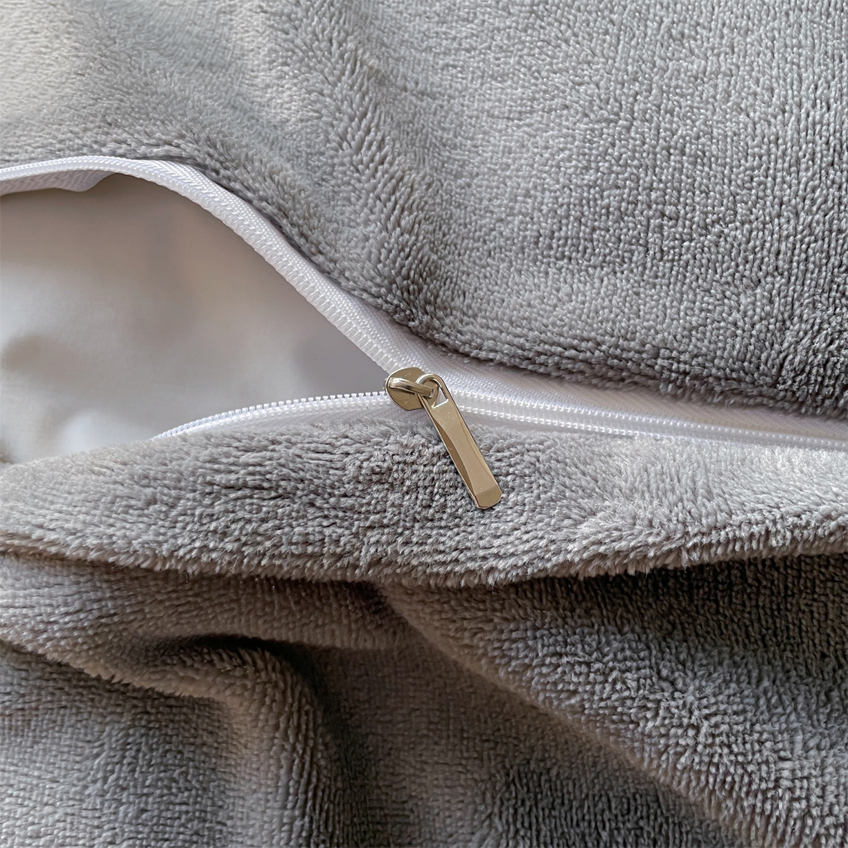 91家纺网 家纺一手货源 找家纺 本制 2025秋冬新款牛奶绒印花四件套 蓝色格调-深灰