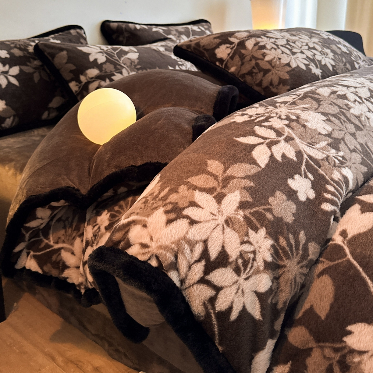 91家纺网 家纺一手货源 找家纺 梵克保罗 2025秋冬新款加厚8斤包边款美拉德仿兔毛皮草牛奶绒四件套 美拉德包边款-莫奈花园