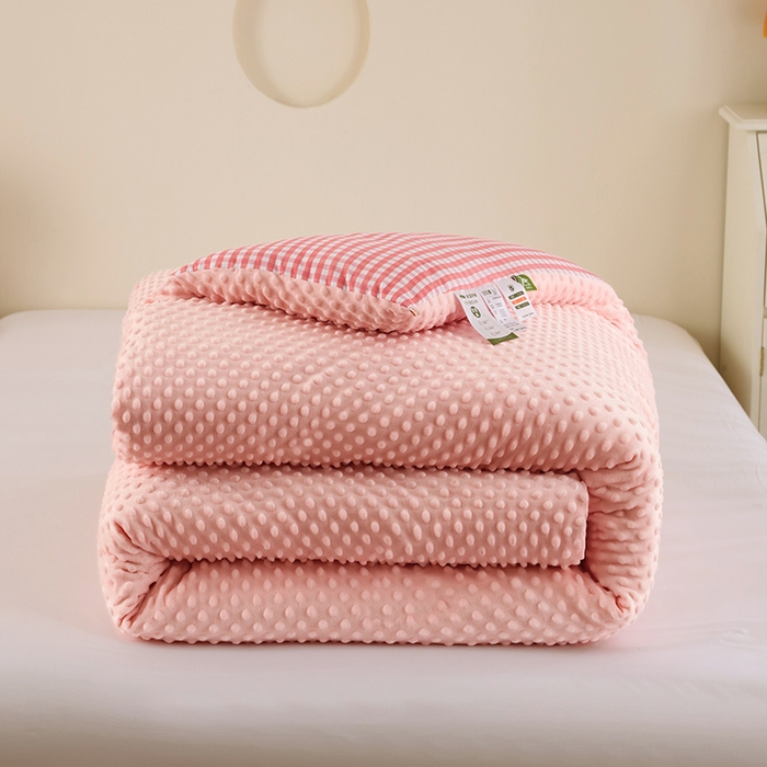 91家纺网 家纺一手货源 找家纺 乐沐 2025新款A类水洗棉双层纱豆豆绒被芯 克洛迪雅-红