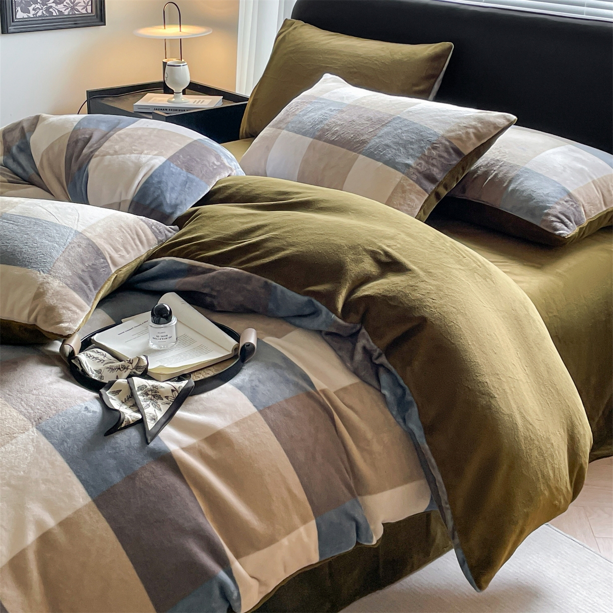 91家纺网 家纺一手货源 找家纺 本制 2025秋冬新款牛奶绒印花四件套 墨蓝-伯爵绿