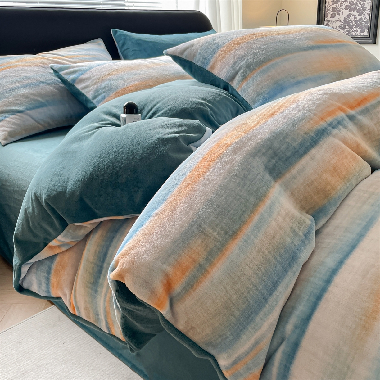 91家纺网 家纺一手货源 找家纺 本制 2025秋冬新款牛奶绒印花四件套 晨曦-里昂蓝