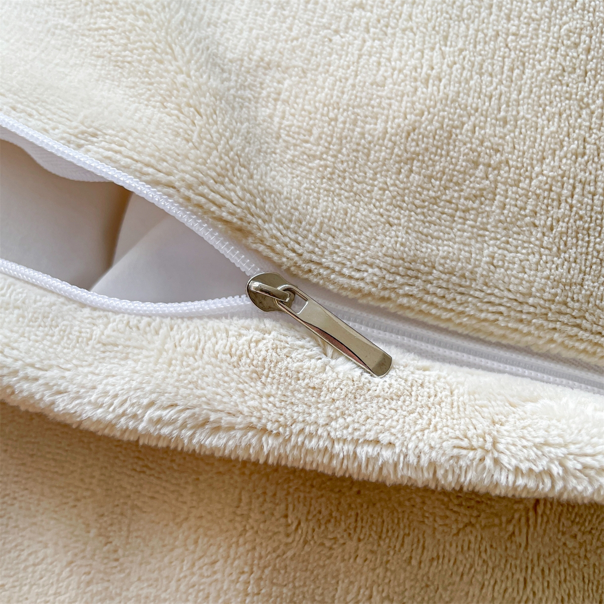 91家纺网 家纺一手货源 找家纺 本制 2025秋冬新款牛奶绒印花四件套 秘境-奶茶