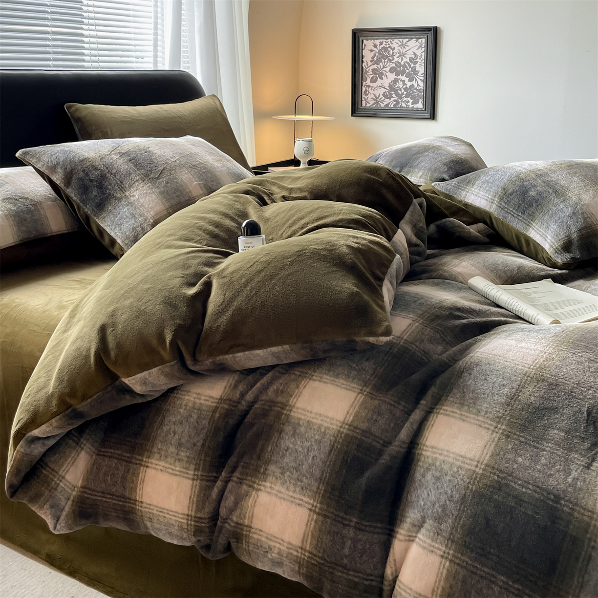 91家纺网 家纺一手货源 找家纺 本制 2025秋冬新款牛奶绒印花四件套 复古绿格-伯爵绿