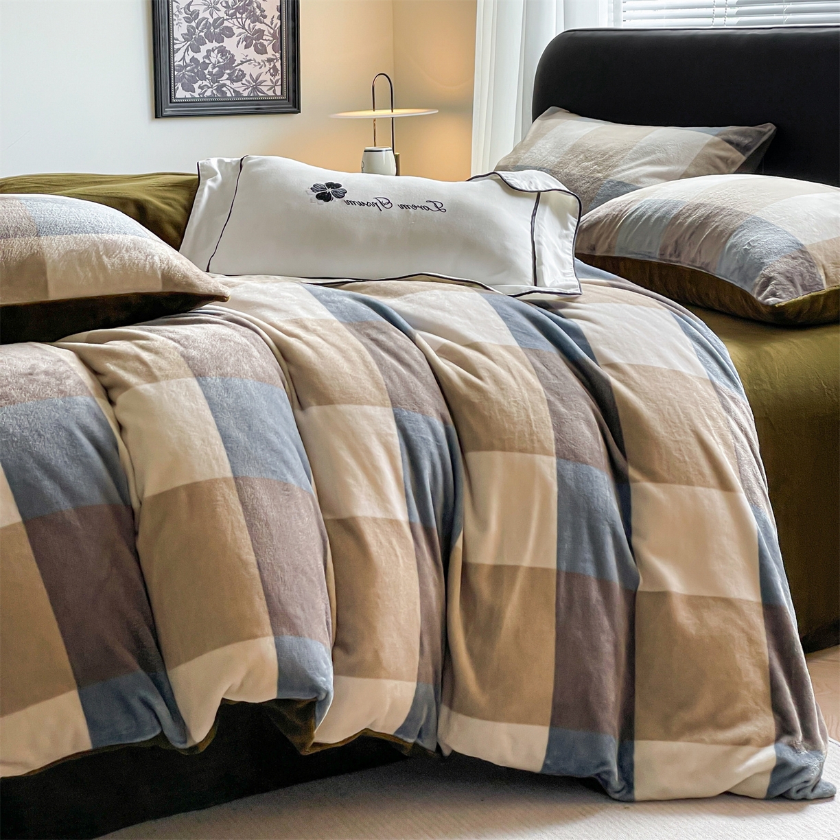 91家纺网 家纺一手货源 找家纺 本制 2025秋冬新款牛奶绒印花四件套 墨蓝-伯爵绿