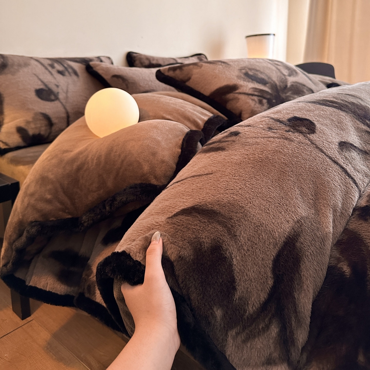 梵克保罗 2025秋冬新款加厚8斤包边款美拉德仿兔毛皮草牛奶绒四件套 美拉德包边款-墨染芳华