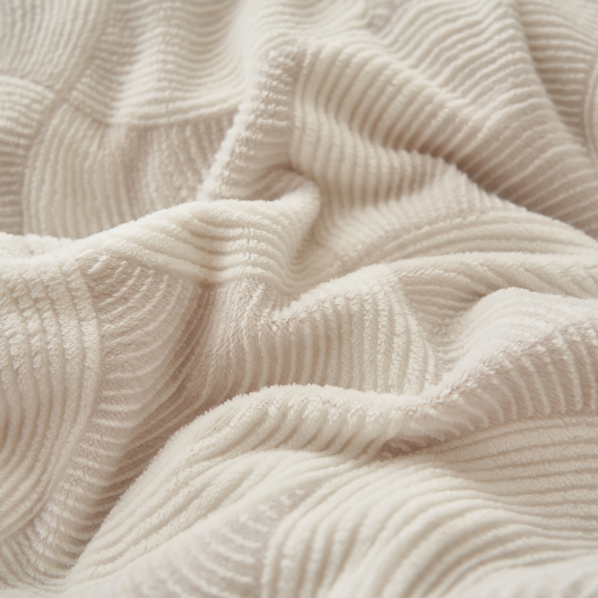 91家纺网 家纺一手货源 找家纺 寐绸家纺 2025秋冬新款230g牛奶绒染色雕花四件套 雕花四件套-年轮