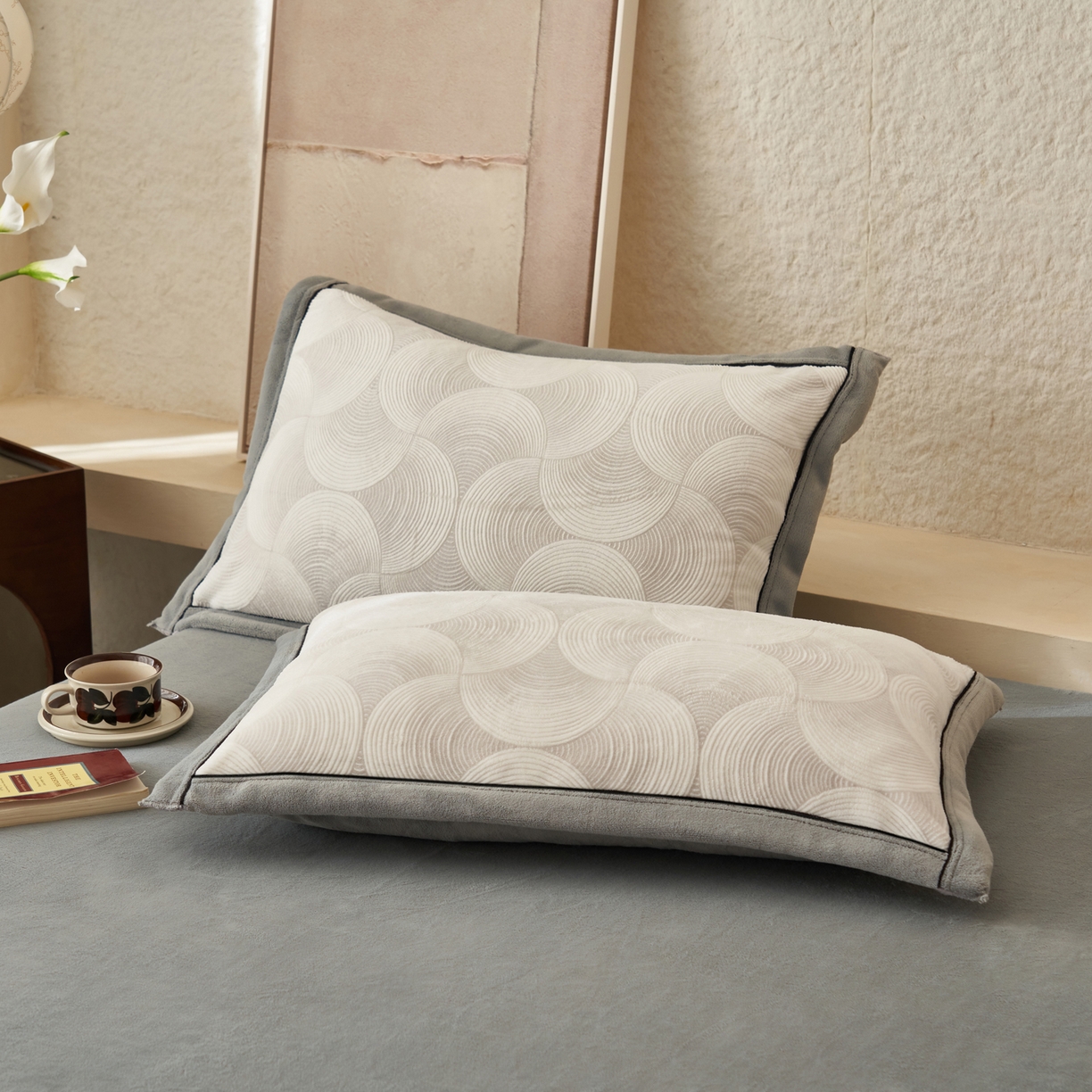 91家纺网 家纺一手货源 找家纺 寐绸家纺 2025秋冬新款230g牛奶绒染色雕花四件套 雕花四件套-年轮