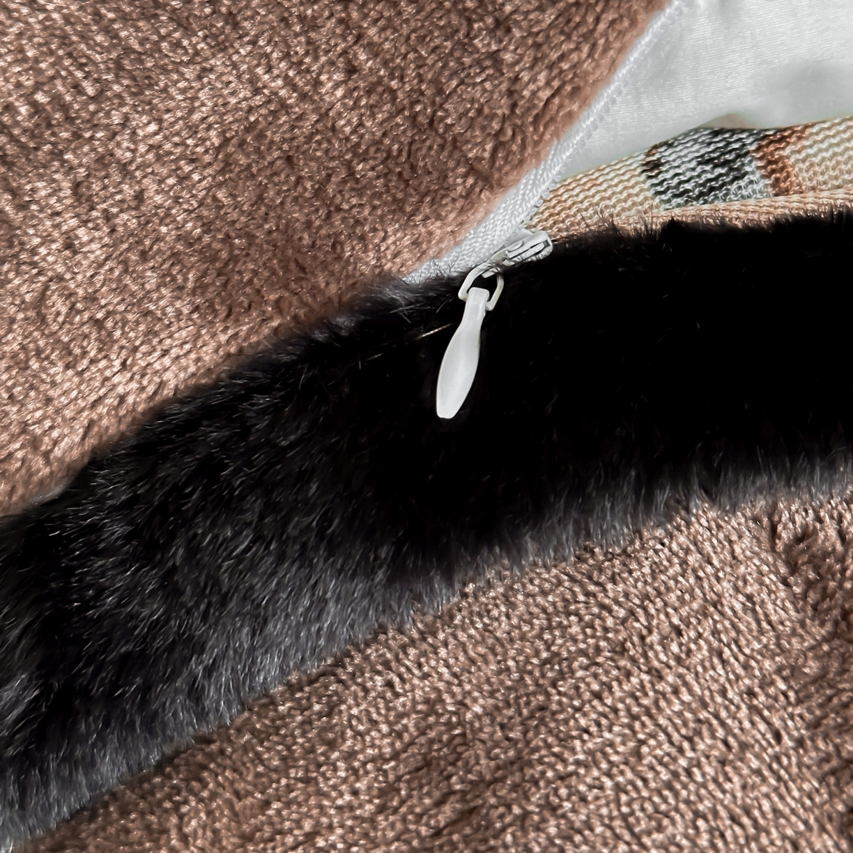 91家纺网 家纺一手货源 找家纺 梵克保罗 2025秋冬新款加厚8斤包边款美拉德仿兔毛皮草牛奶绒四件套 美拉德包边款-墨染芳华