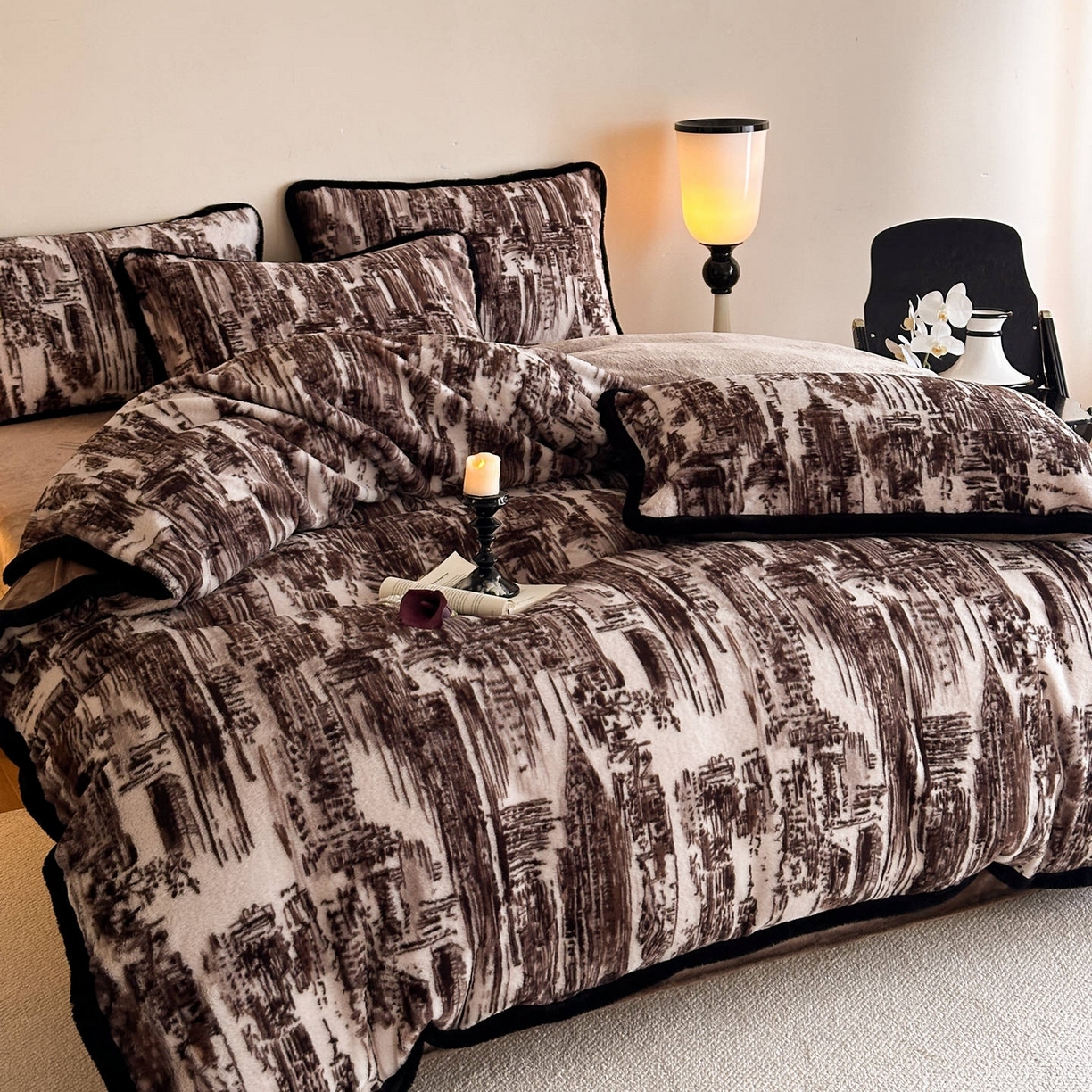 91家纺网 家纺一手货源 找家纺 梵克保罗 2025秋冬新款加厚8斤包边款美拉德仿兔毛皮草牛奶绒四件套 美拉德包边款-暮光