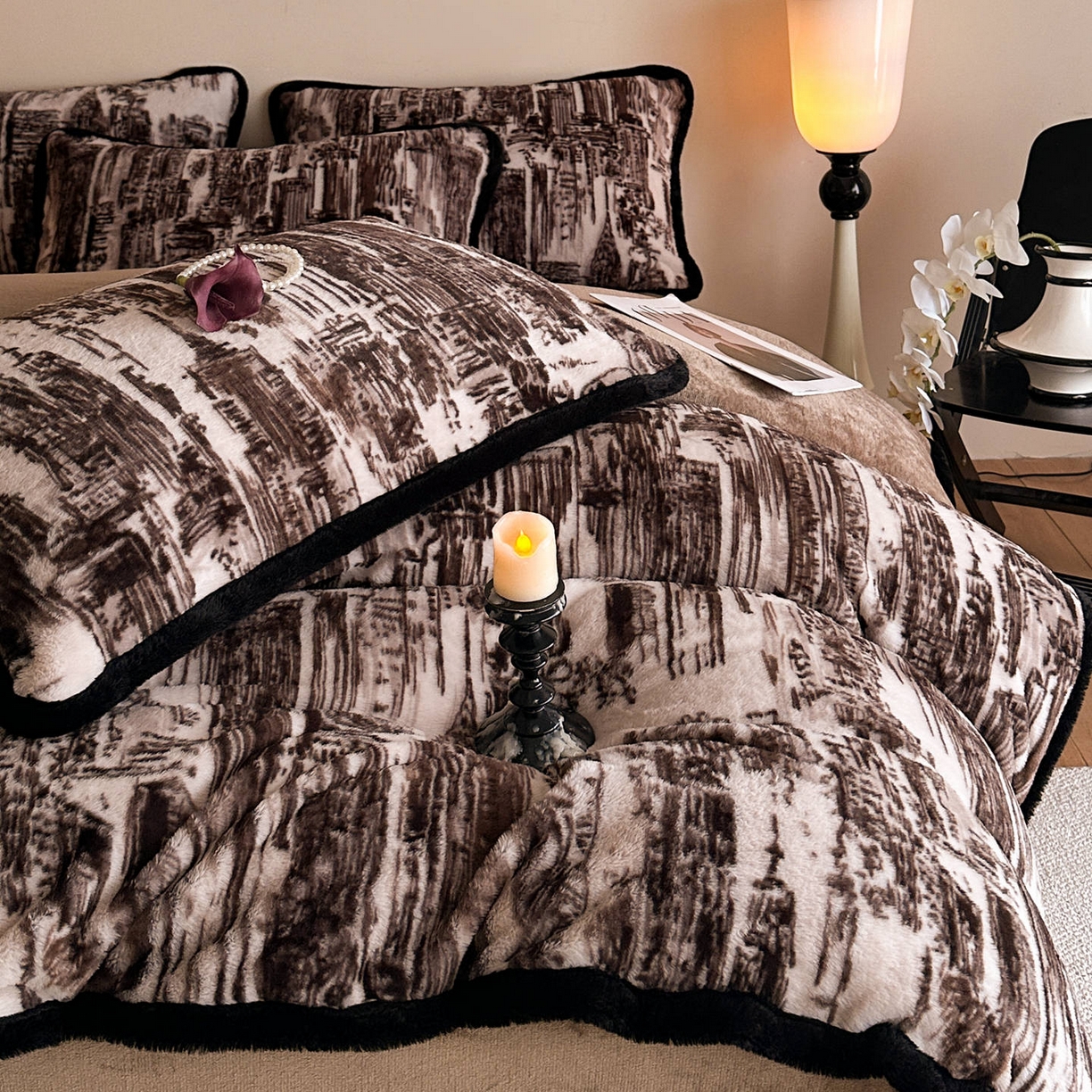 91家纺网 家纺一手货源 找家纺 梵克保罗 2025秋冬新款加厚8斤包边款美拉德仿兔毛皮草牛奶绒四件套 美拉德包边款-暮光