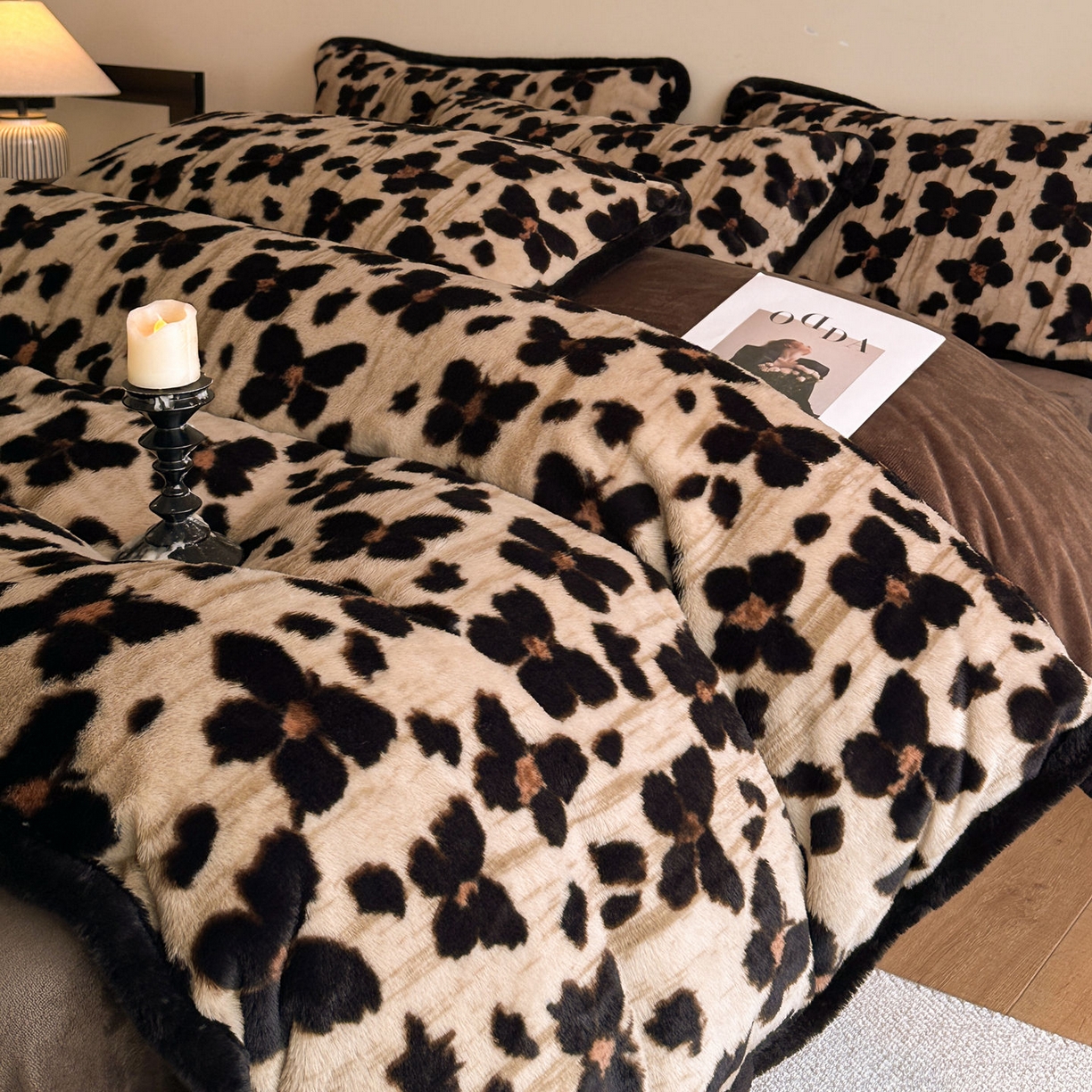 91家纺网 家纺一手货源 找家纺 梵克保罗 2025秋冬新款加厚8斤包边款美拉德仿兔毛皮草牛奶绒四件套 美拉德包边款-双栖蝶